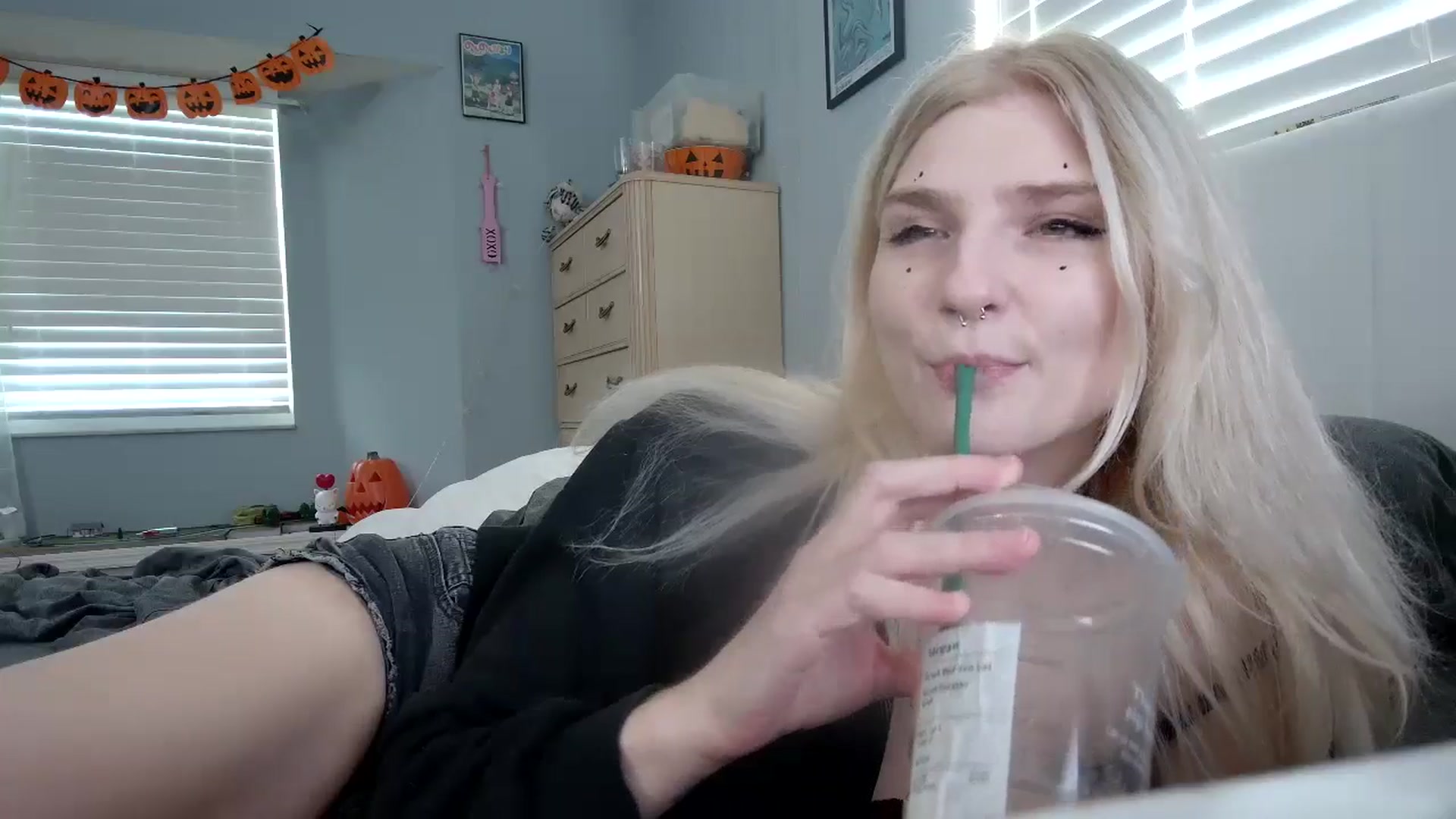 Gallery image thumbnail from DuckChan0's myfreecams stream on, 10/17/2024, 16:18 image 3 of 20
