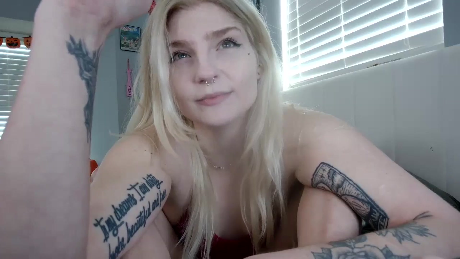 Gallery image thumbnail from DuckChan0's myfreecams stream on, 10/18/2024, 16:19 image 12 of 20