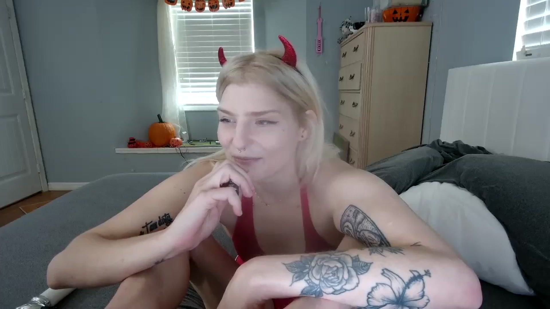 Gallery image thumbnail from DuckChan0's myfreecams stream on, 10/18/2024, 16:19 image 17 of 20