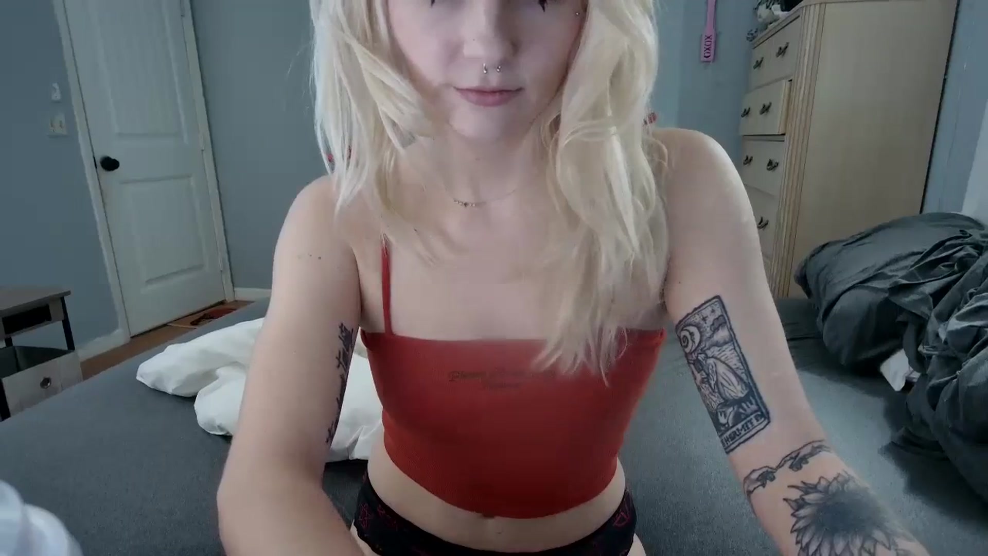 Gallery image thumbnail from DuckChan0's myfreecams stream on, 10/19/2024, 16:43 image 9 of 20