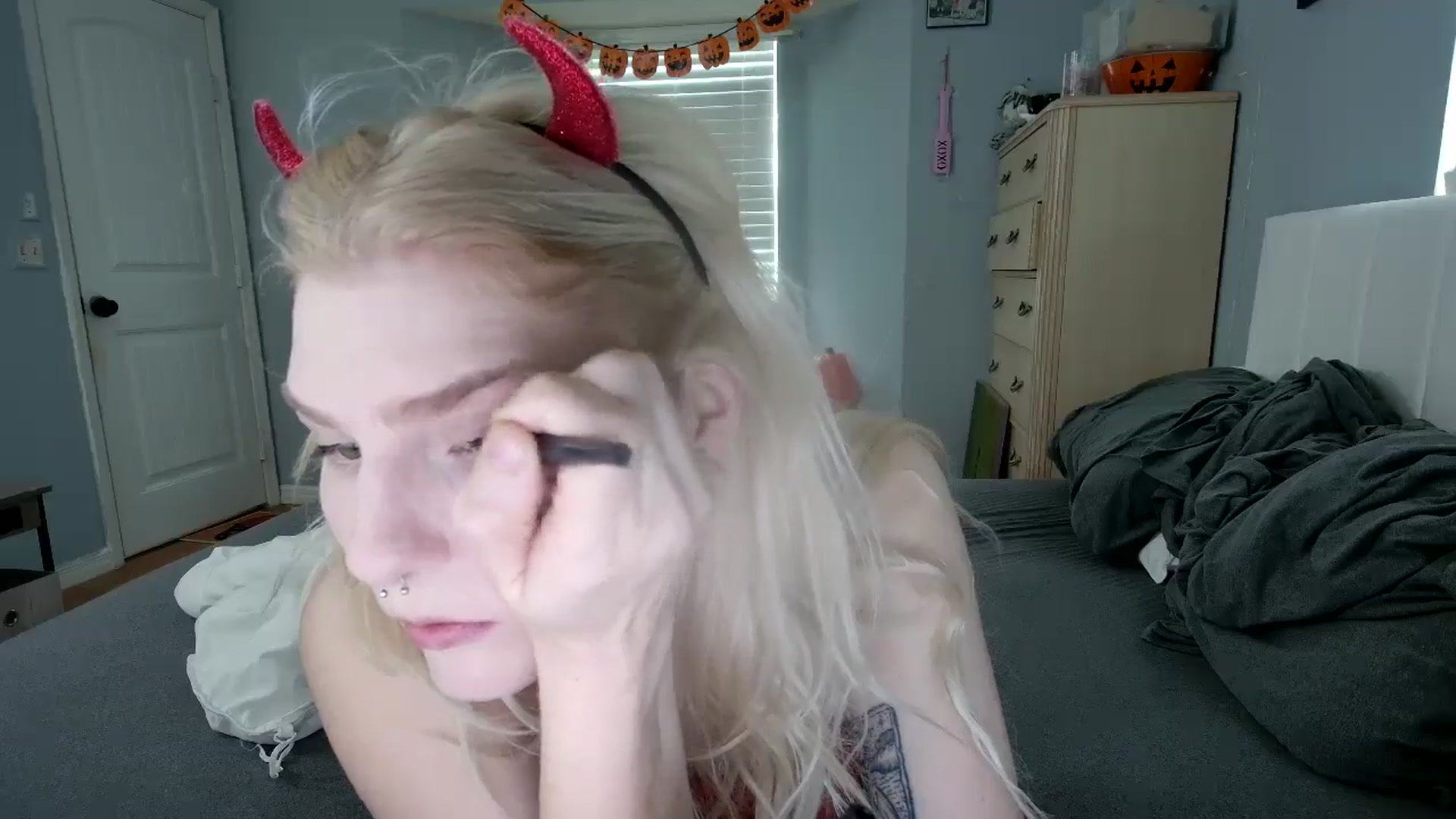 Gallery image thumbnail from DuckChan0's myfreecams stream on, 10/19/2024, 16:43 image 4 of 20