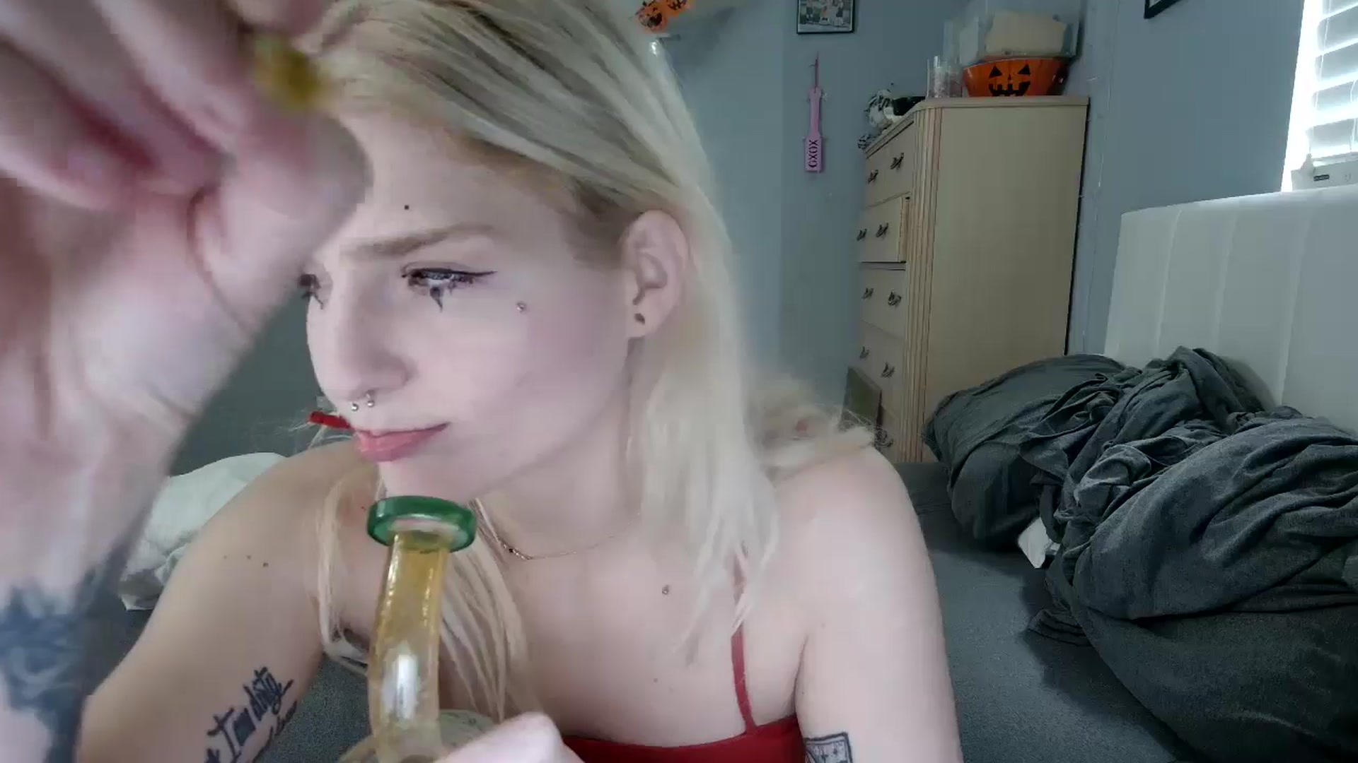Gallery image thumbnail from DuckChan0's myfreecams stream on, 10/19/2024, 16:43 image 17 of 20
