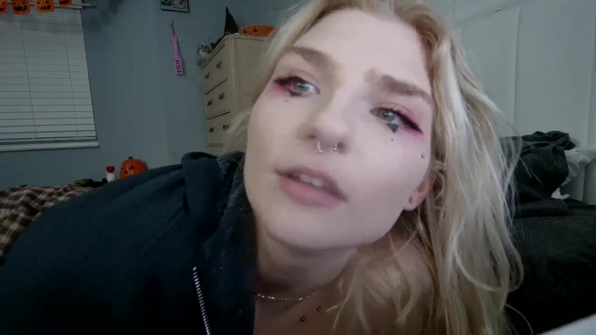 Gallery image thumbnail from DuckChan0's myfreecams stream on, 10/20/2024, 23:06 image 15 of 20