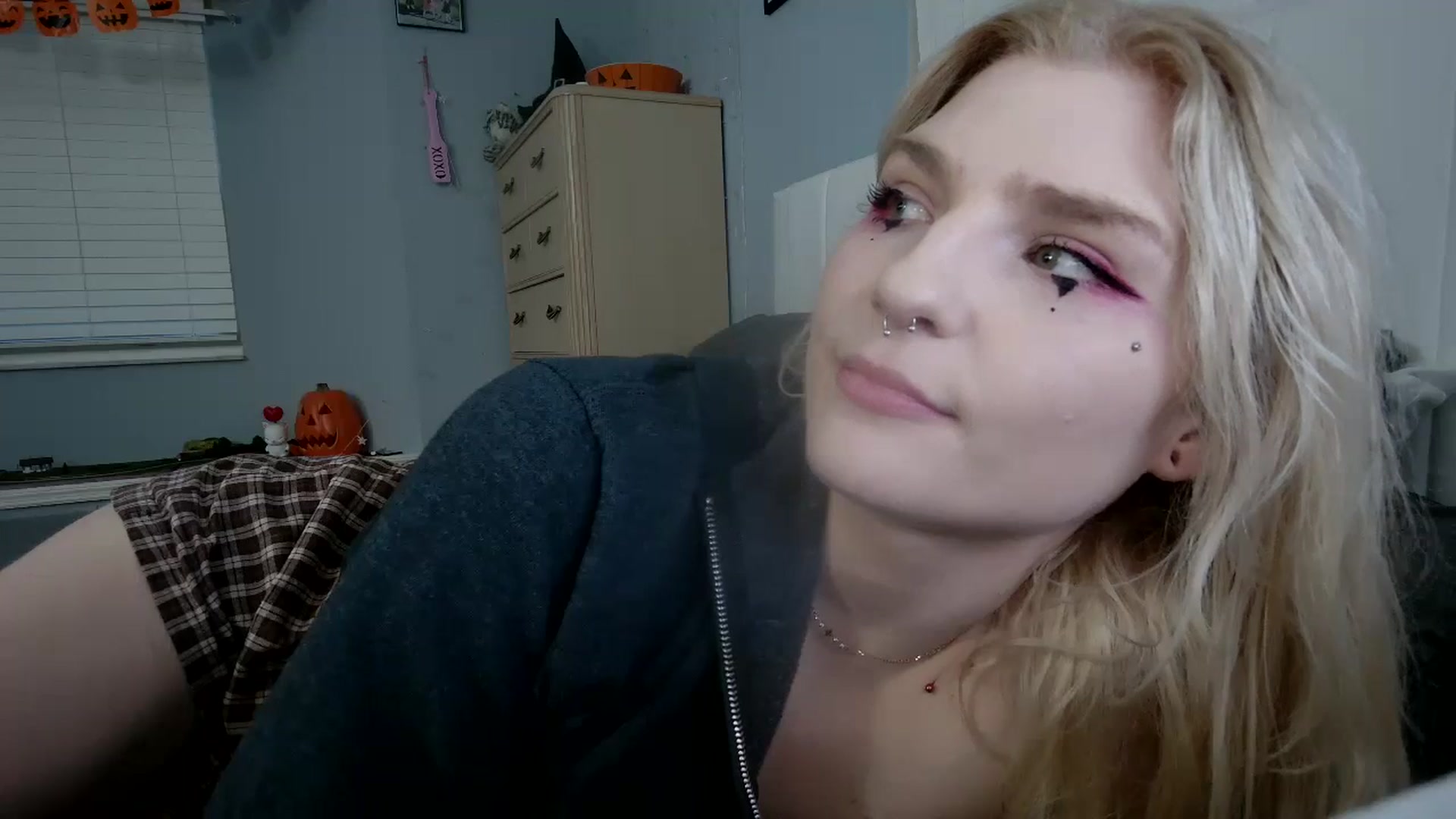 Gallery image thumbnail from DuckChan0's myfreecams stream on, 10/20/2024, 23:06 image 9 of 20