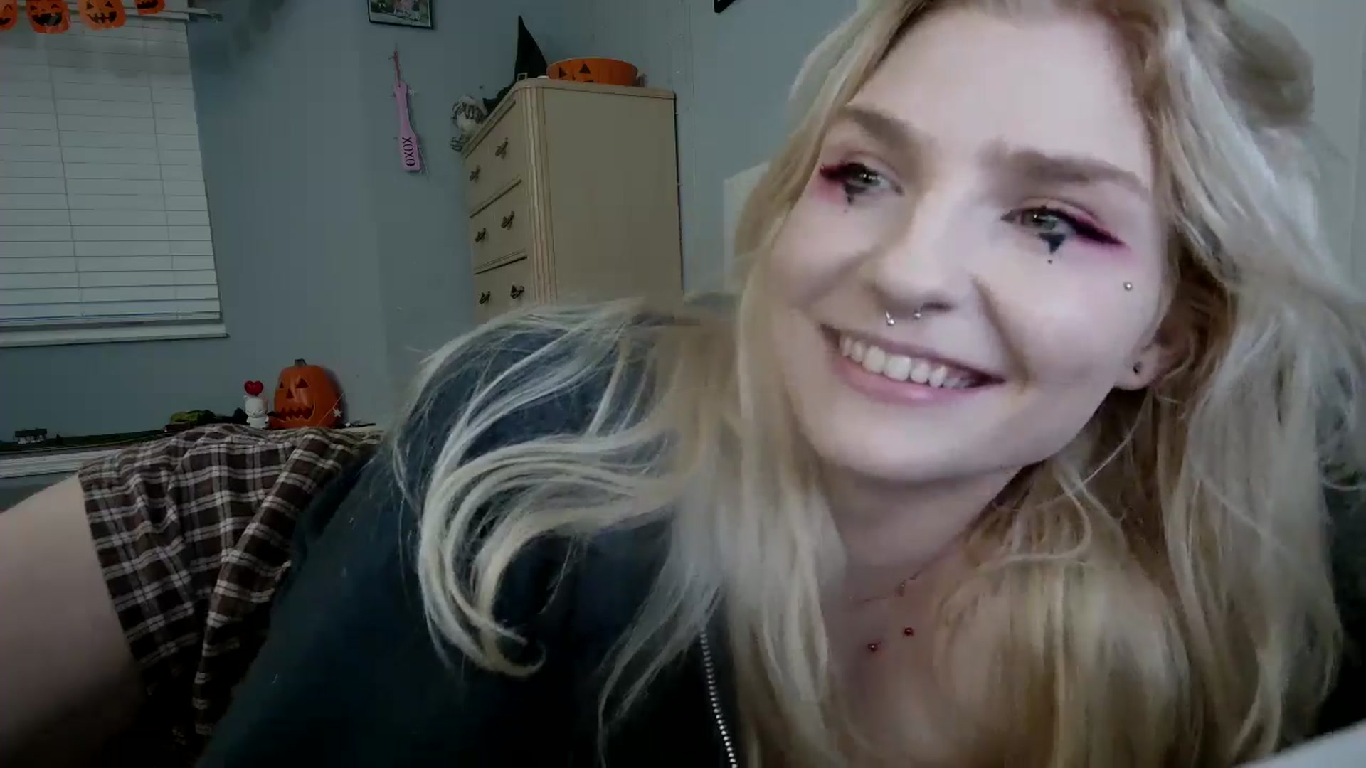 Gallery image thumbnail from DuckChan0's myfreecams stream on, 10/20/2024, 23:06 image 11 of 20