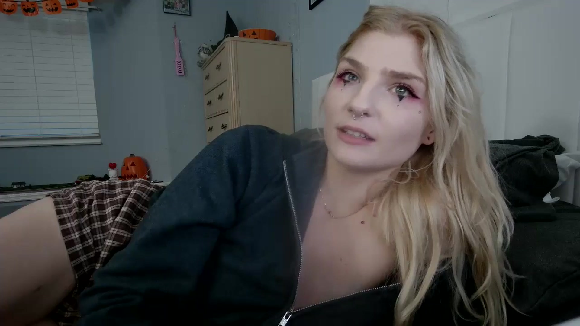 Gallery image thumbnail from DuckChan0's myfreecams stream on, 10/20/2024, 23:06 image 7 of 20