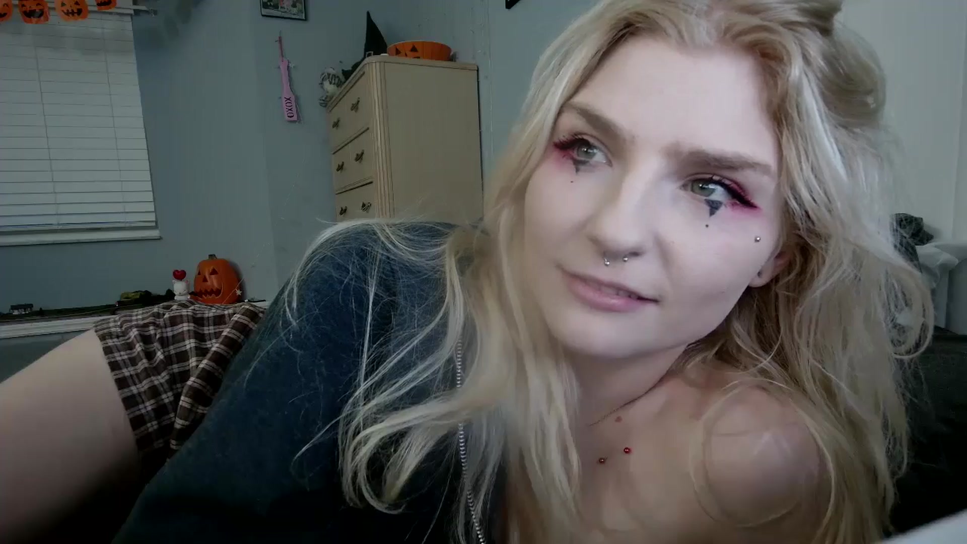 Gallery image thumbnail from DuckChan0's myfreecams stream on, 10/20/2024, 23:06 image 12 of 20