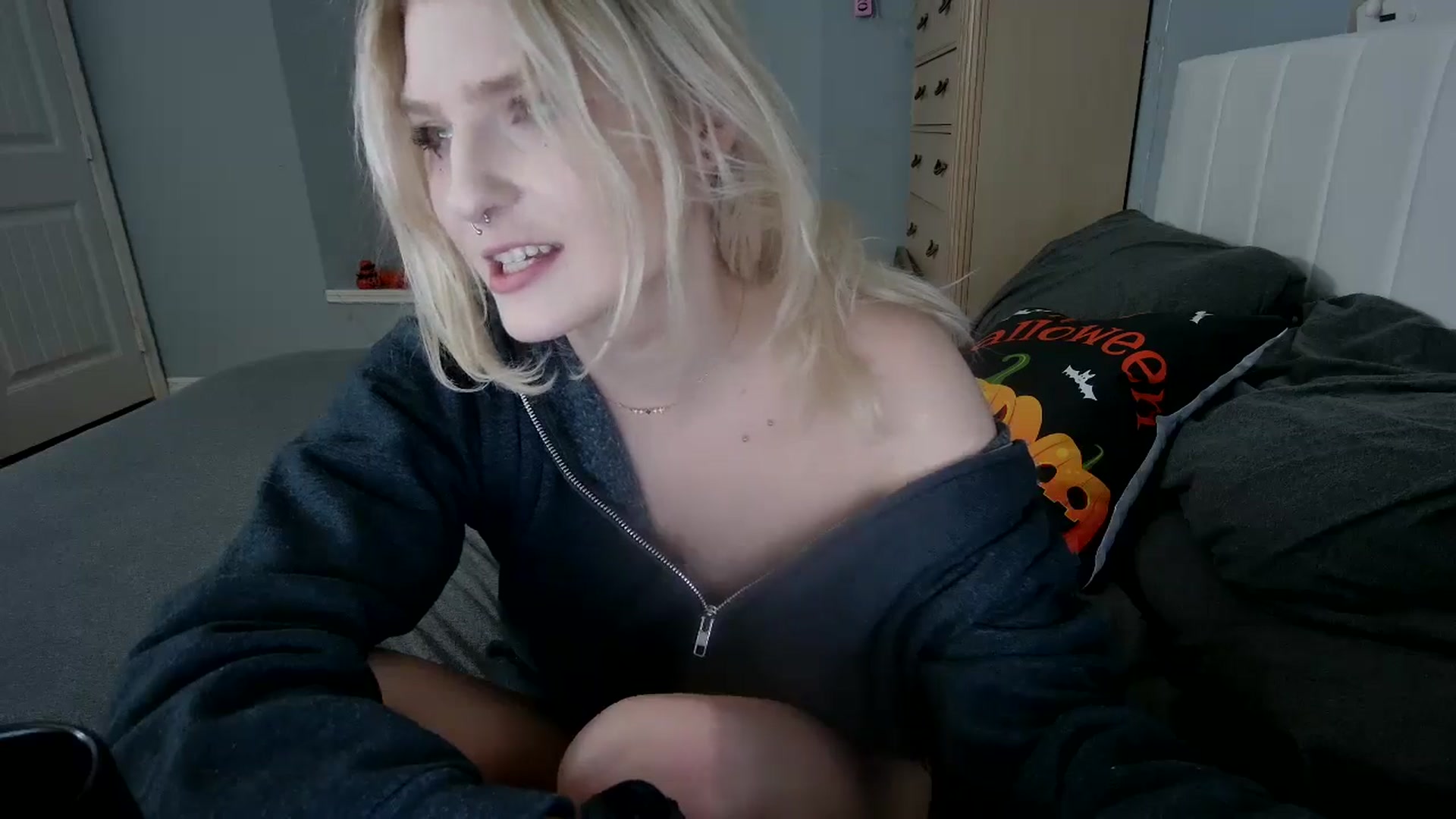 Gallery image thumbnail from DuckChan0's myfreecams stream on, 10/20/2024, 23:06 image 5 of 20