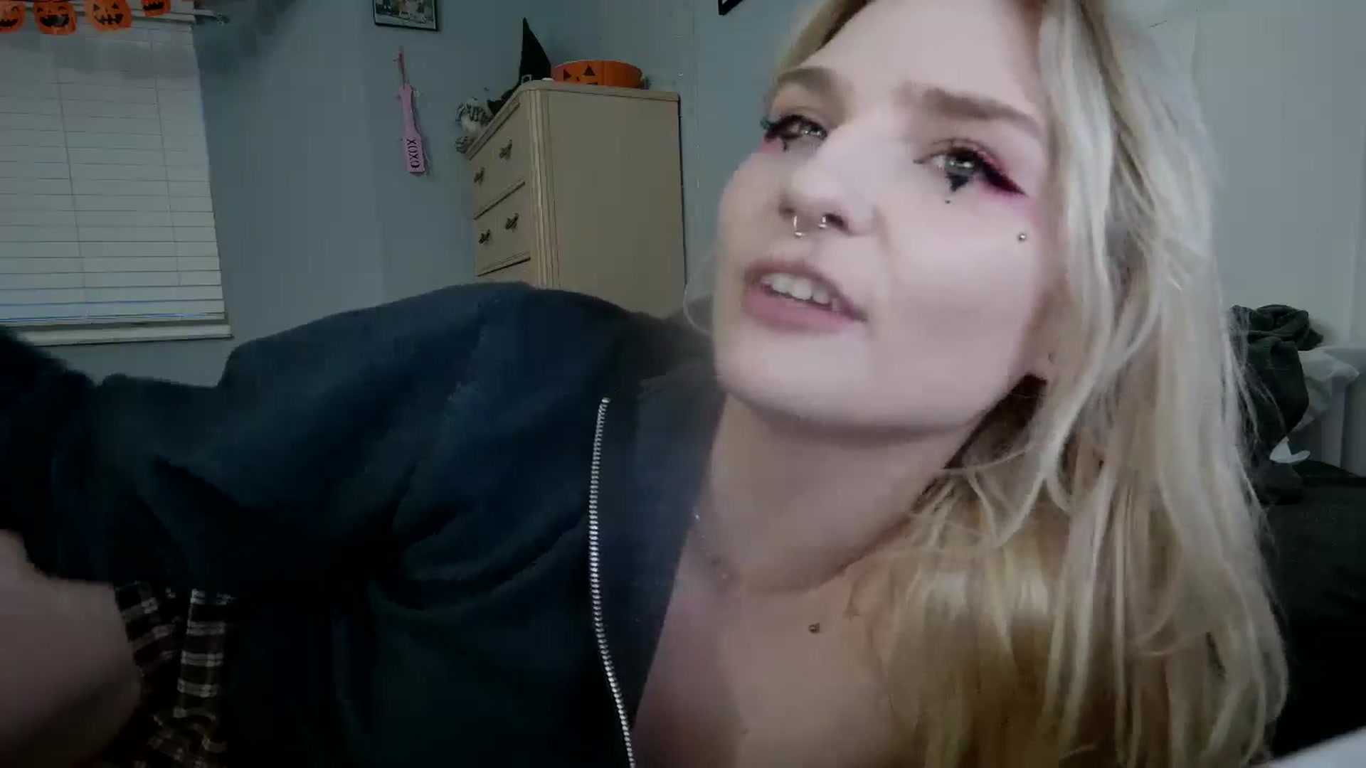 Gallery image thumbnail from DuckChan0's myfreecams stream on, 10/20/2024, 23:06 image 8 of 20