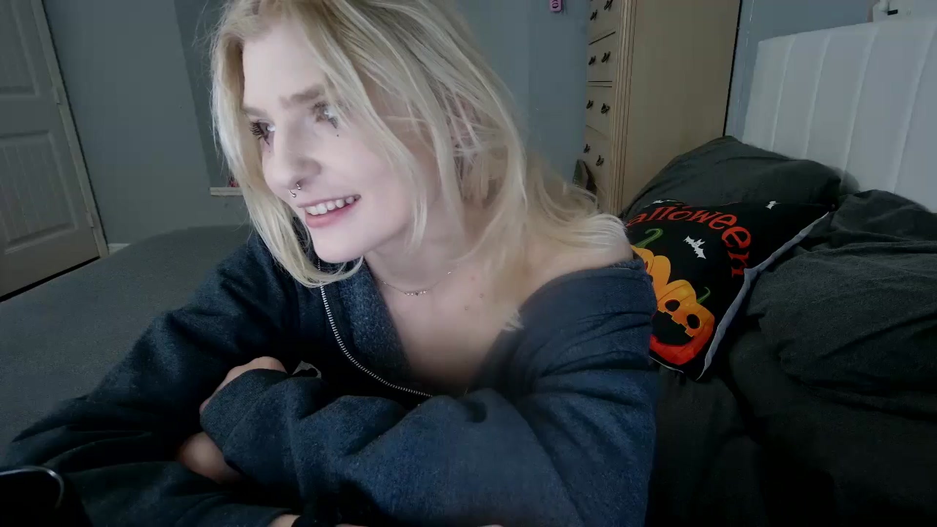 Gallery image thumbnail from DuckChan0's myfreecams stream on, 10/20/2024, 23:06 image 4 of 20