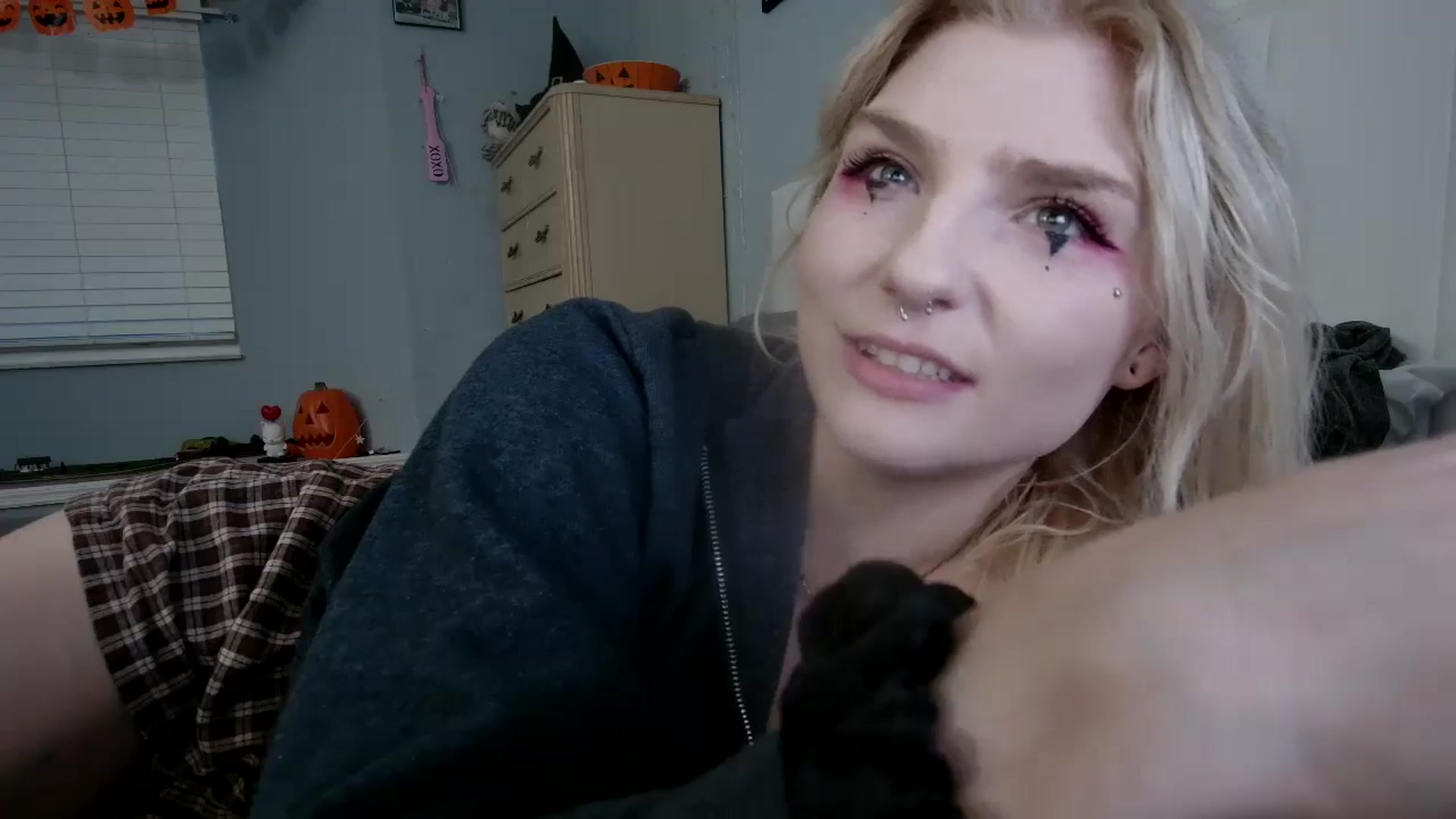 Gallery image thumbnail from DuckChan0's myfreecams stream on, 10/20/2024, 23:06 image 10 of 20