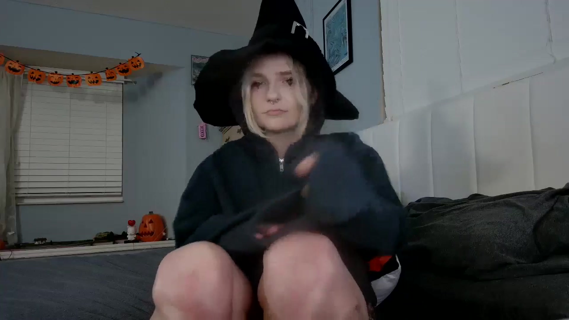 Gallery image thumbnail from DuckChan0's myfreecams stream on, 10/21/2024, 24:18 image 6 of 20