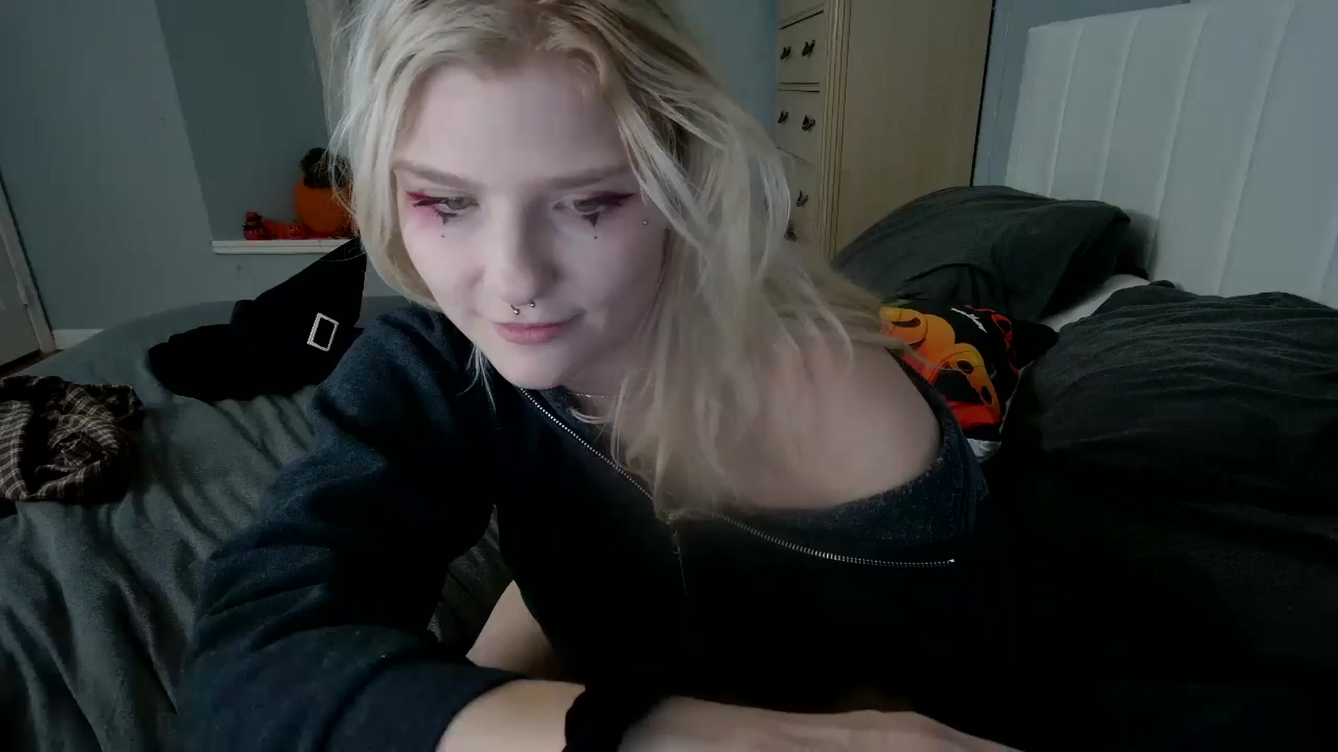 Gallery image thumbnail from DuckChan0's myfreecams stream on, 10/21/2024, 24:18 image 14 of 20