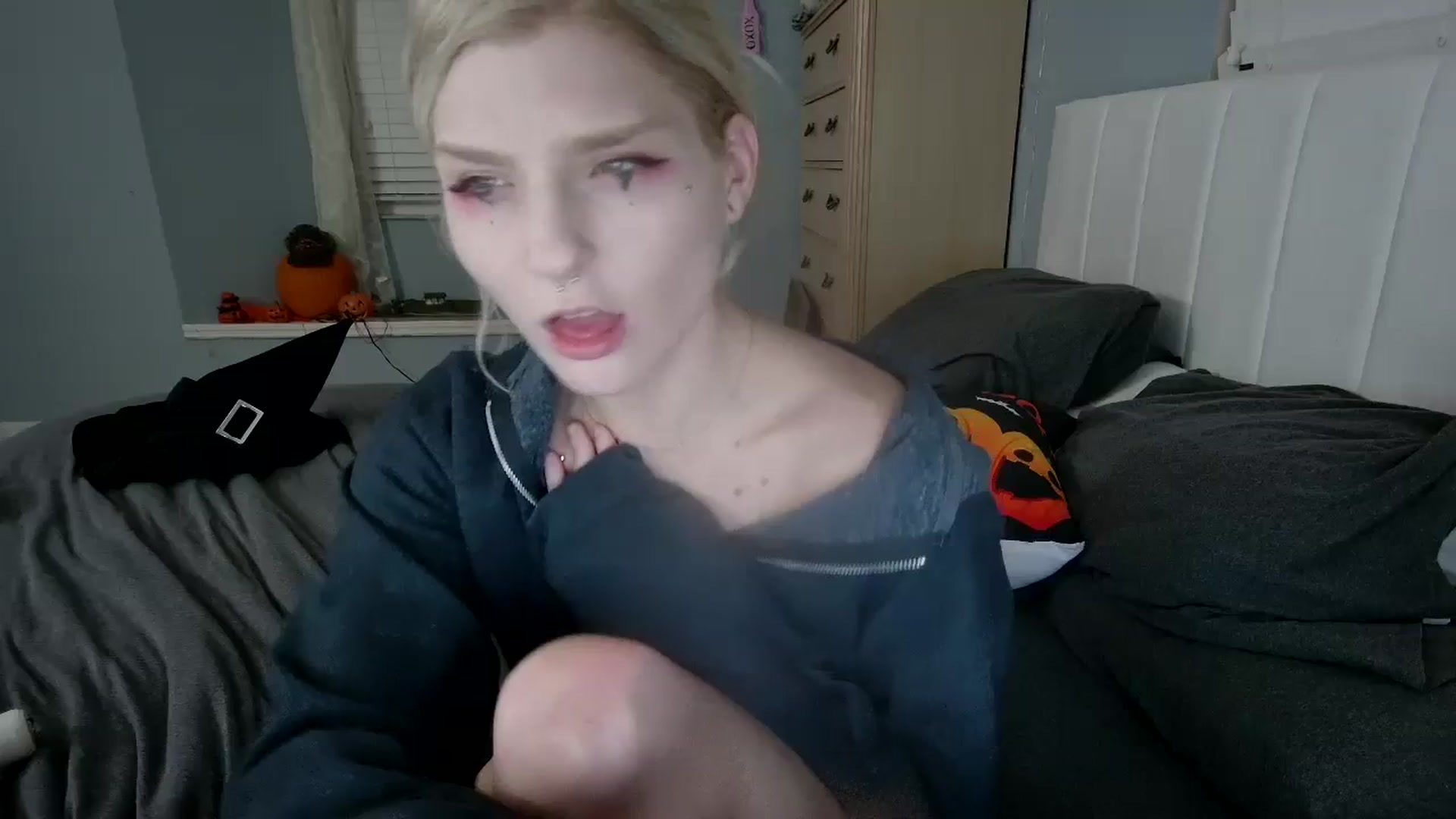 Gallery image thumbnail from DuckChan0's myfreecams stream on, 10/21/2024, 24:18 image 19 of 20