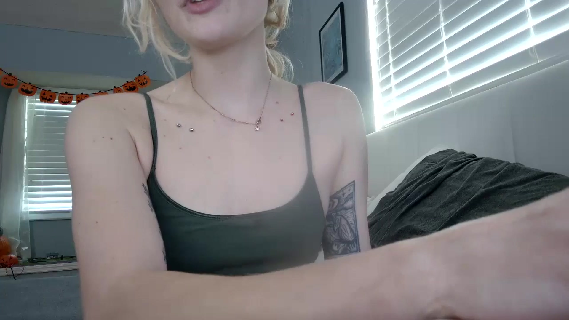 Gallery image thumbnail from DuckChan0's myfreecams stream on, 10/21/2024, 15:55 image 10 of 20
