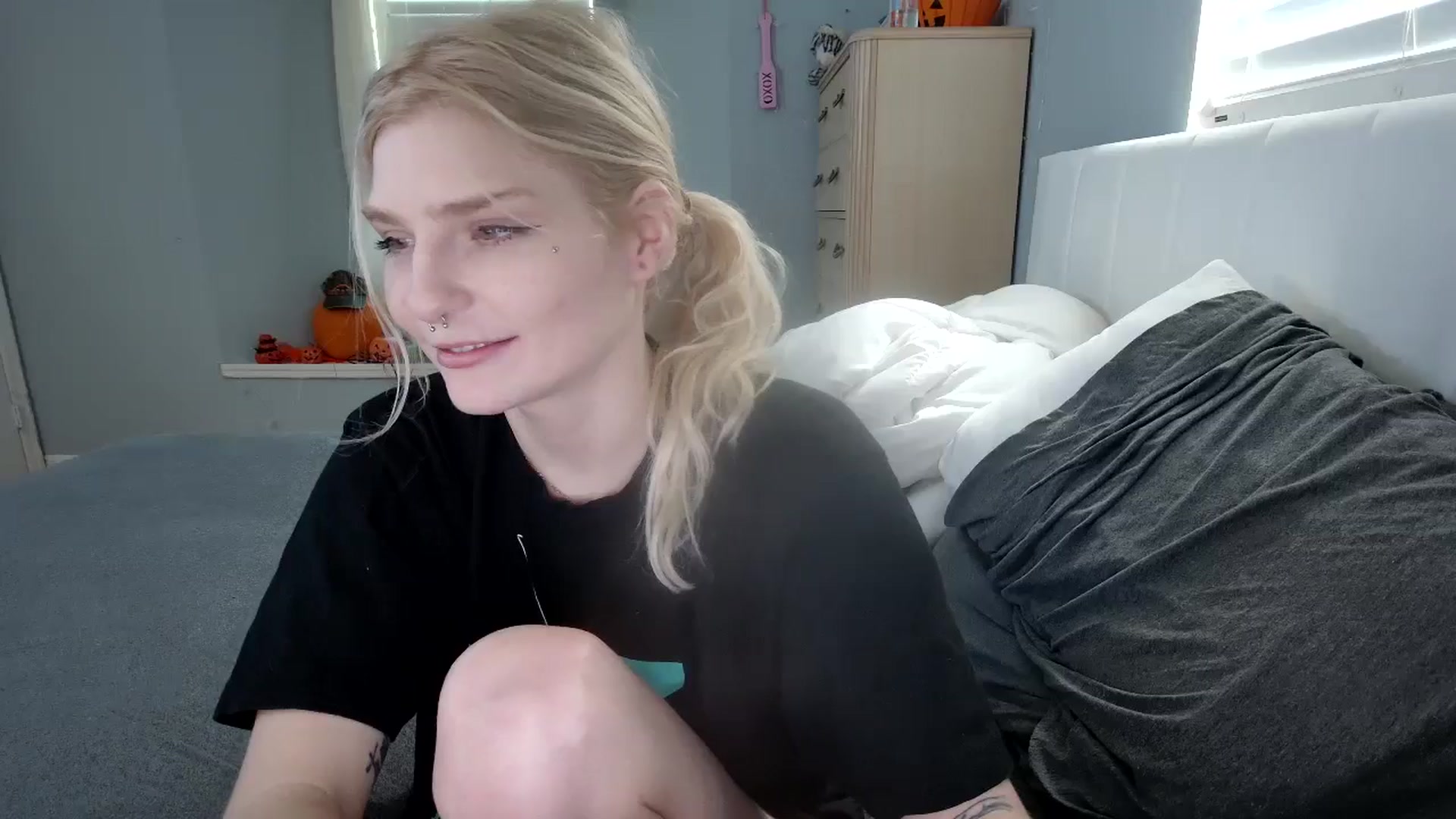 Gallery image thumbnail from DuckChan0's myfreecams stream on, 10/21/2024, 16:21 image 10 of 20