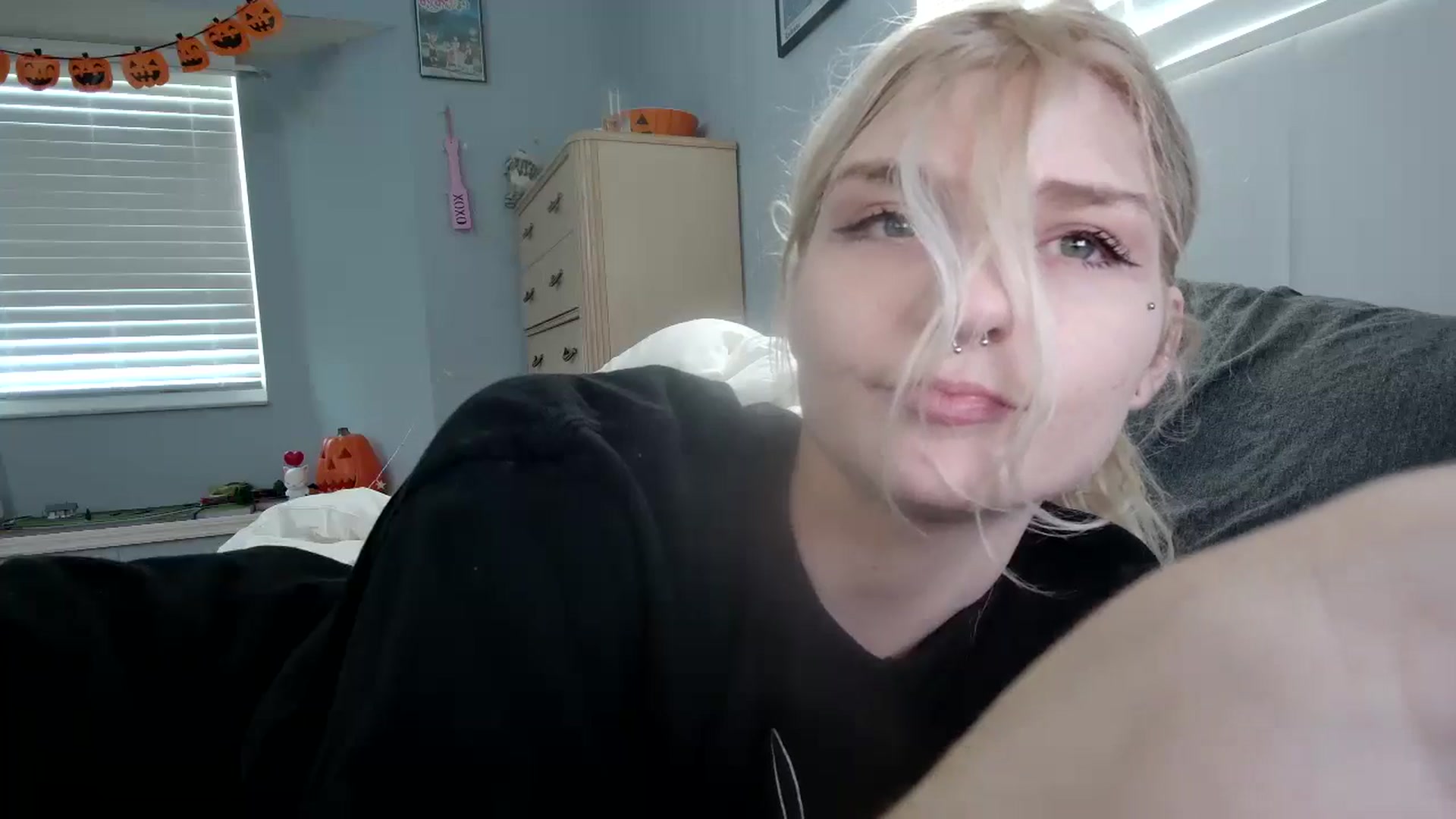 Gallery image thumbnail from DuckChan0's myfreecams stream on, 10/21/2024, 16:21 image 18 of 20
