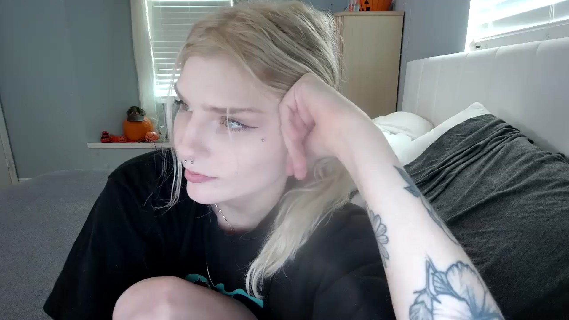 Gallery image thumbnail from DuckChan0's myfreecams stream on, 10/21/2024, 16:21 image 3 of 20