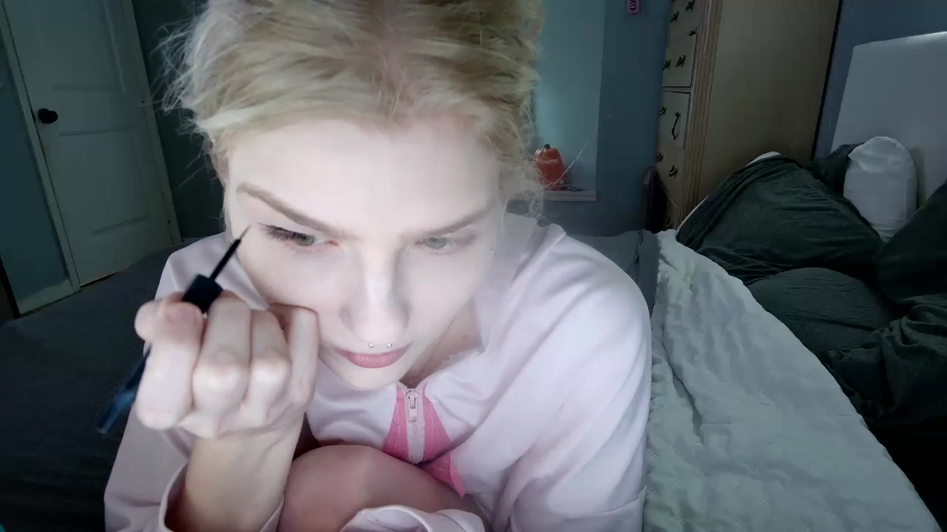 Gallery image thumbnail from DuckChan0's myfreecams stream on, 10/23/2024, 15:46 image 2 of 20