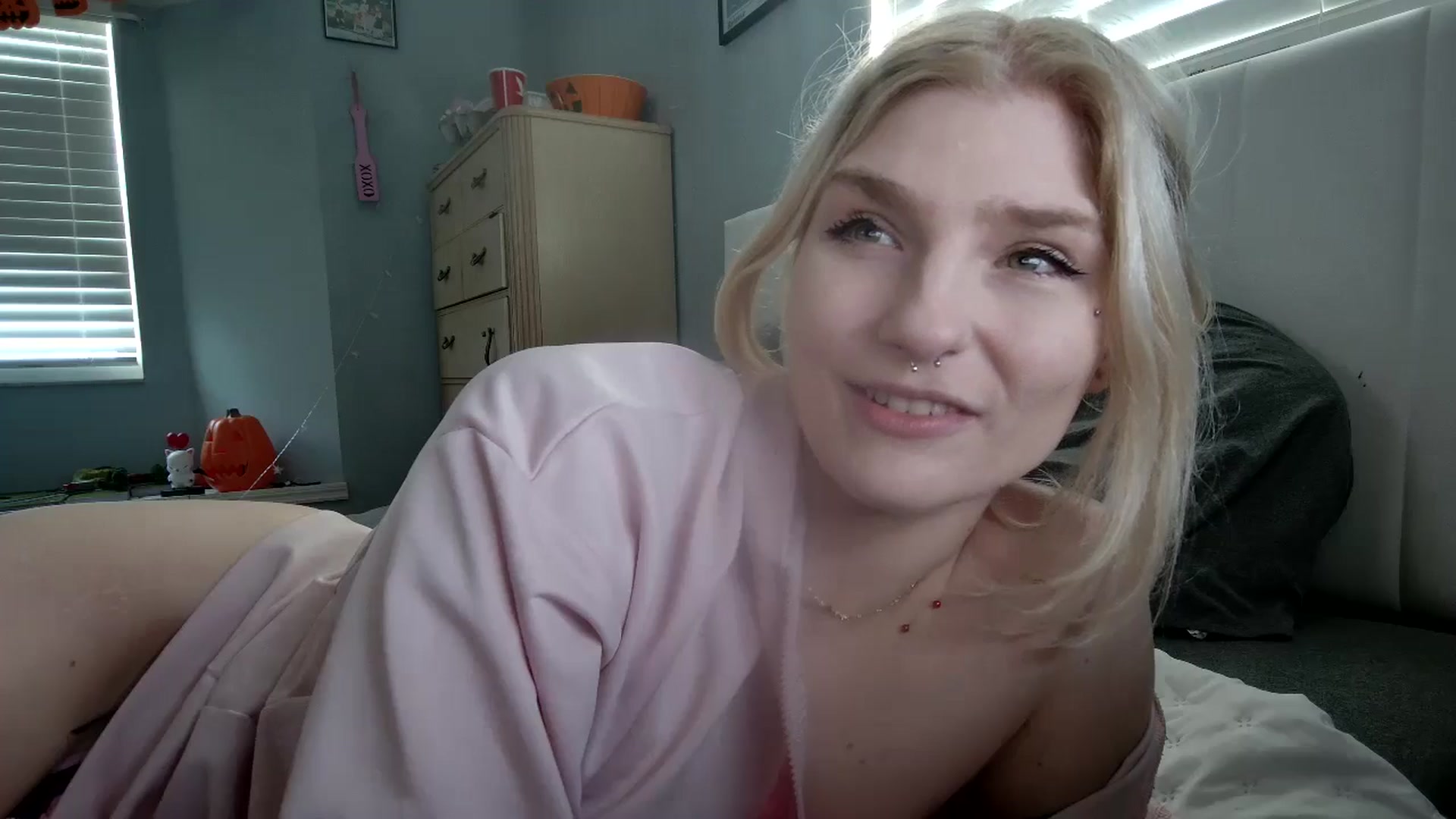 Gallery image thumbnail from DuckChan0's myfreecams stream on, 10/23/2024, 15:46 image 14 of 20
