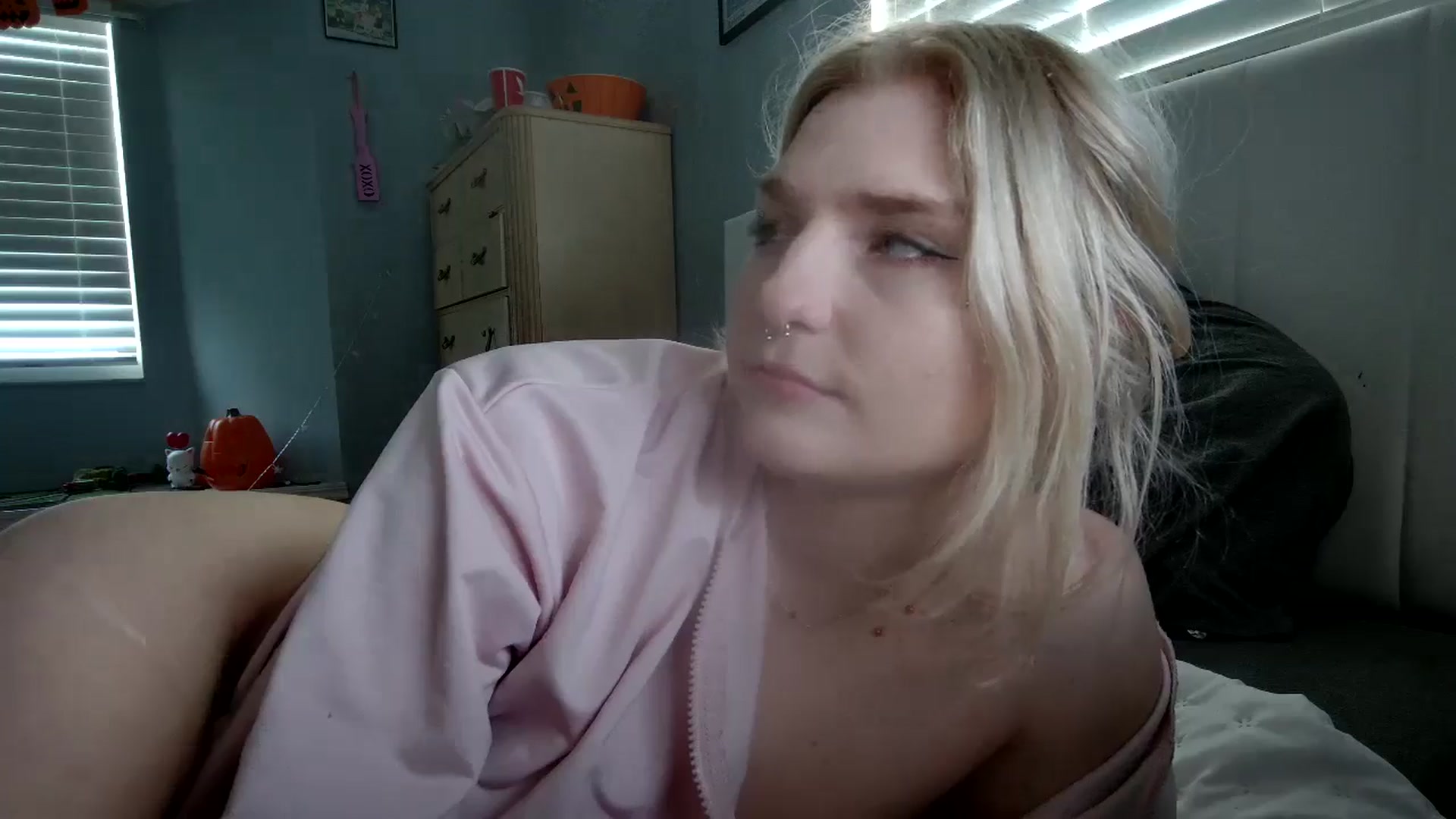 Gallery image thumbnail from DuckChan0's myfreecams stream on, 10/23/2024, 15:46 image 13 of 20