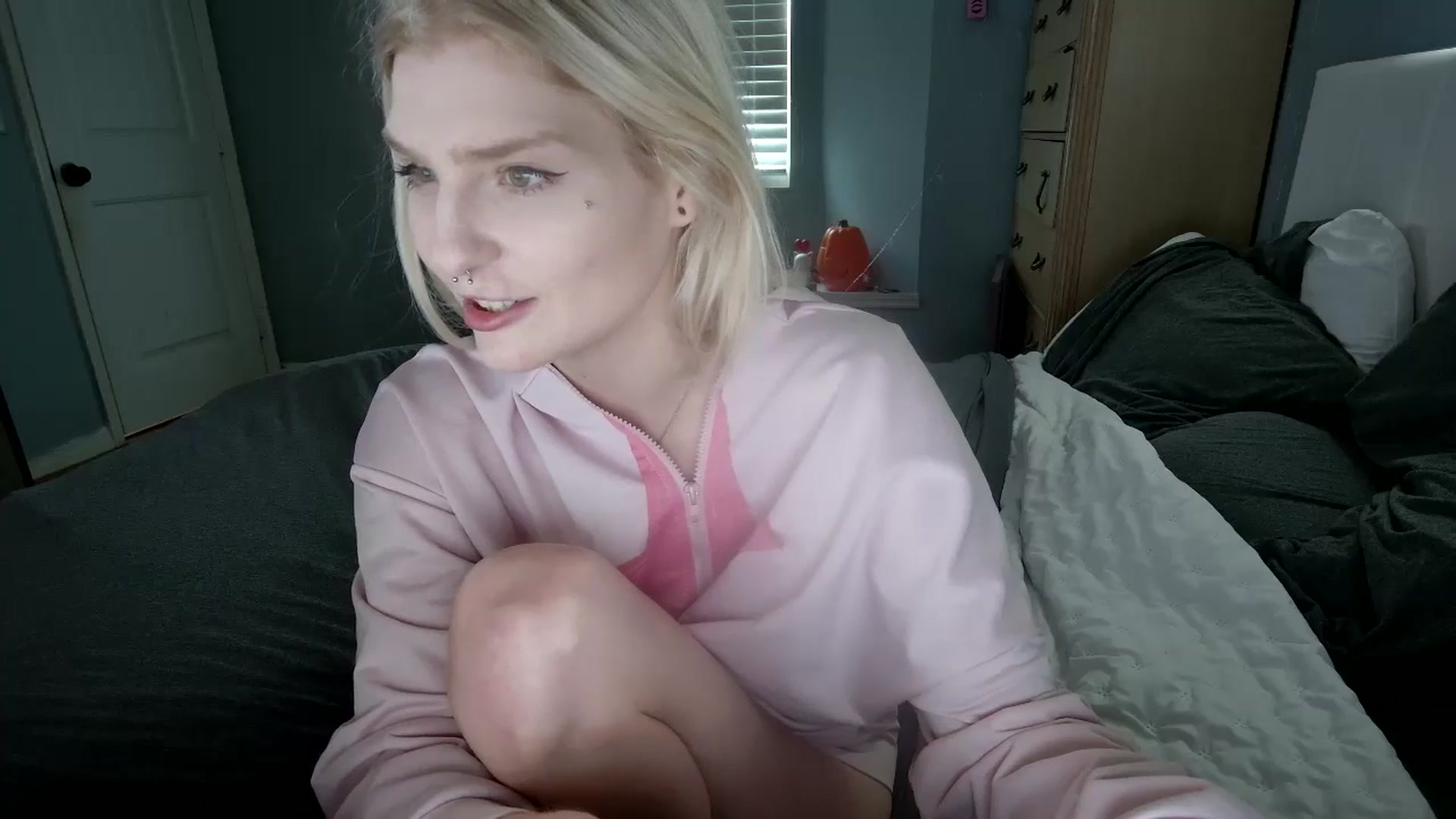 Gallery image thumbnail from DuckChan0's myfreecams stream on, 10/23/2024, 15:46 image 5 of 20