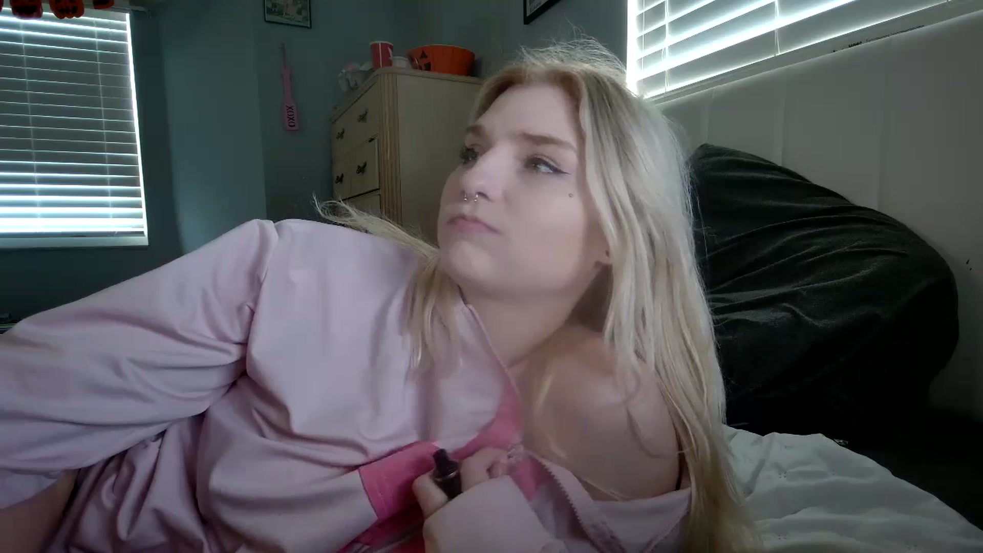 Gallery image thumbnail from DuckChan0's myfreecams stream on, 10/23/2024, 15:46 image 6 of 20