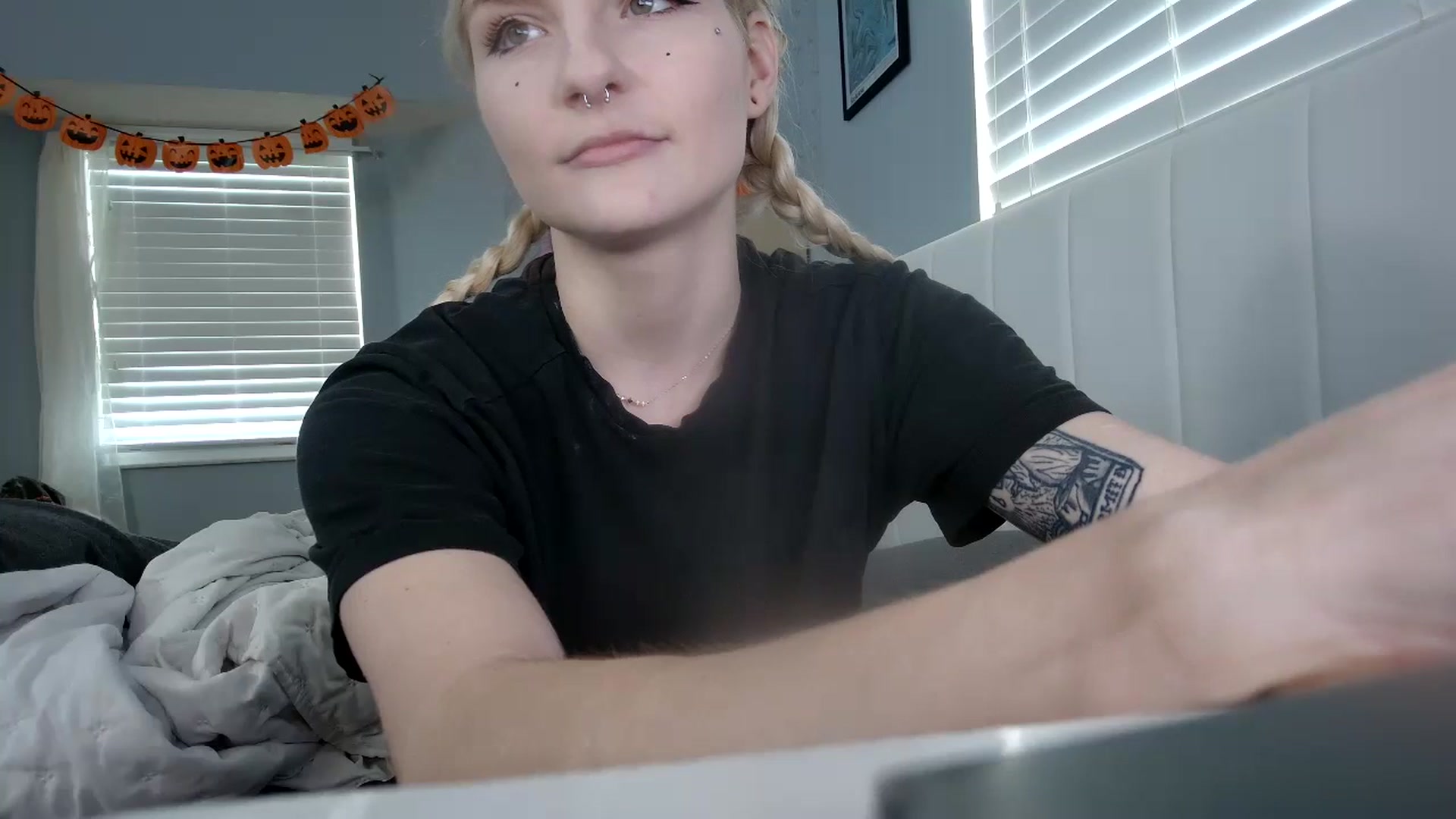 Gallery image thumbnail from DuckChan0's myfreecams stream on, 10/24/2024, 17:02 image 6 of 20