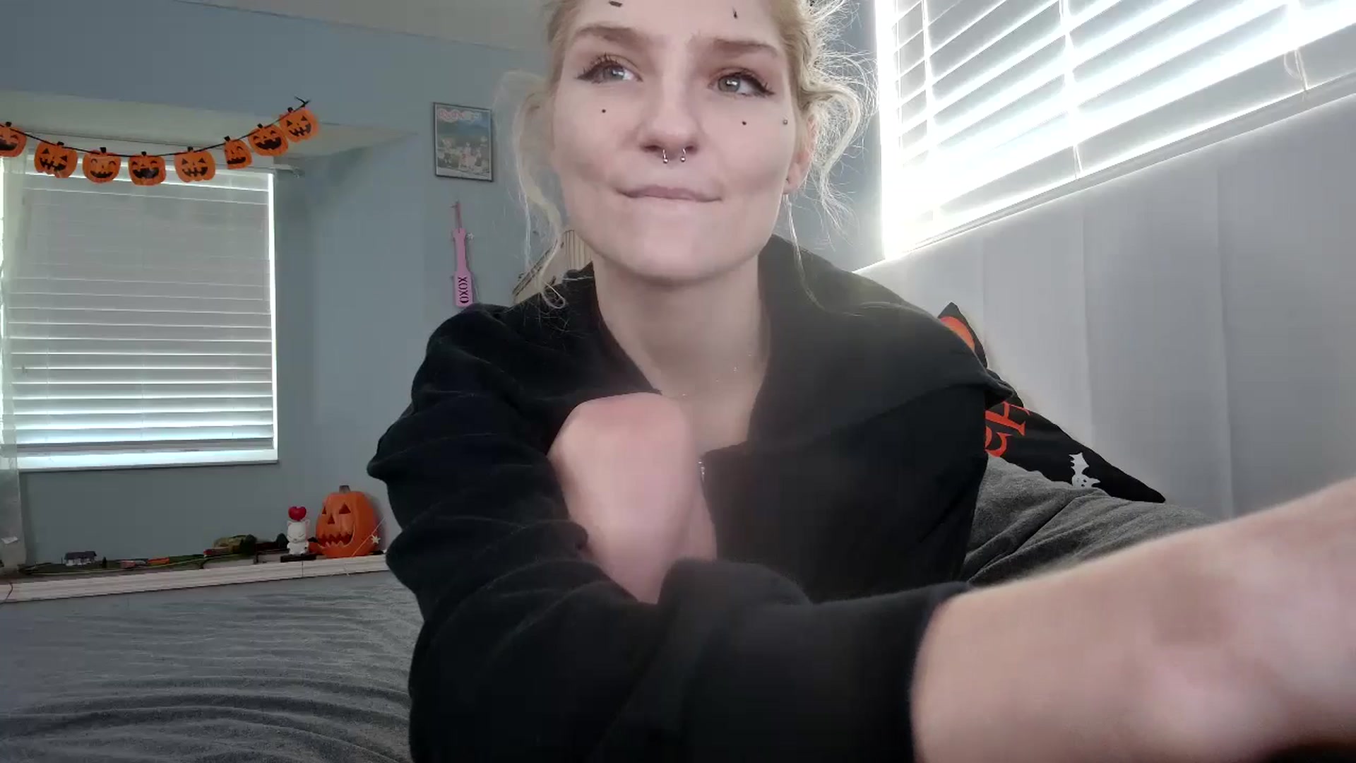Gallery image thumbnail from DuckChan0's myfreecams stream on, 10/25/2024, 14:31 image 11 of 20