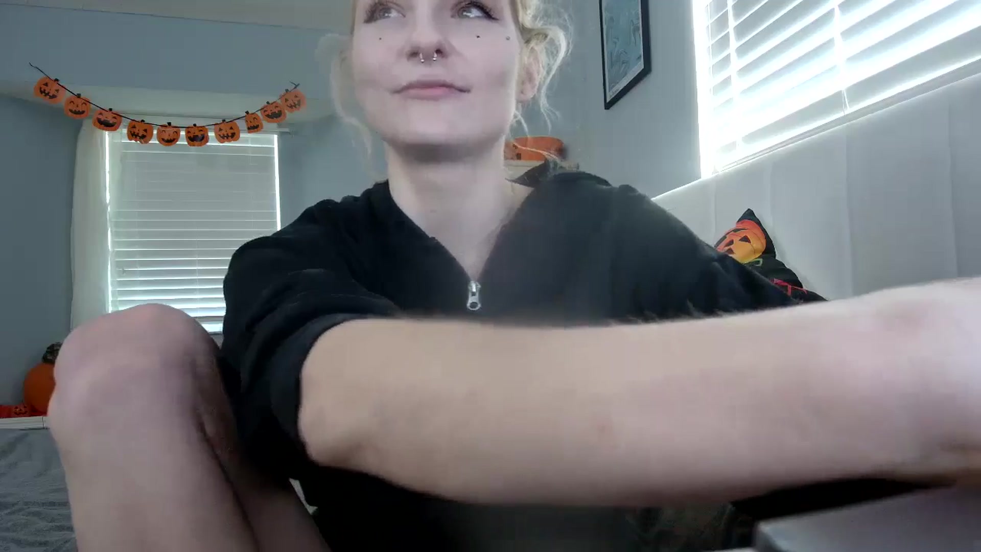 Gallery image thumbnail from DuckChan0's myfreecams stream on, 10/25/2024, 14:31 image 12 of 20