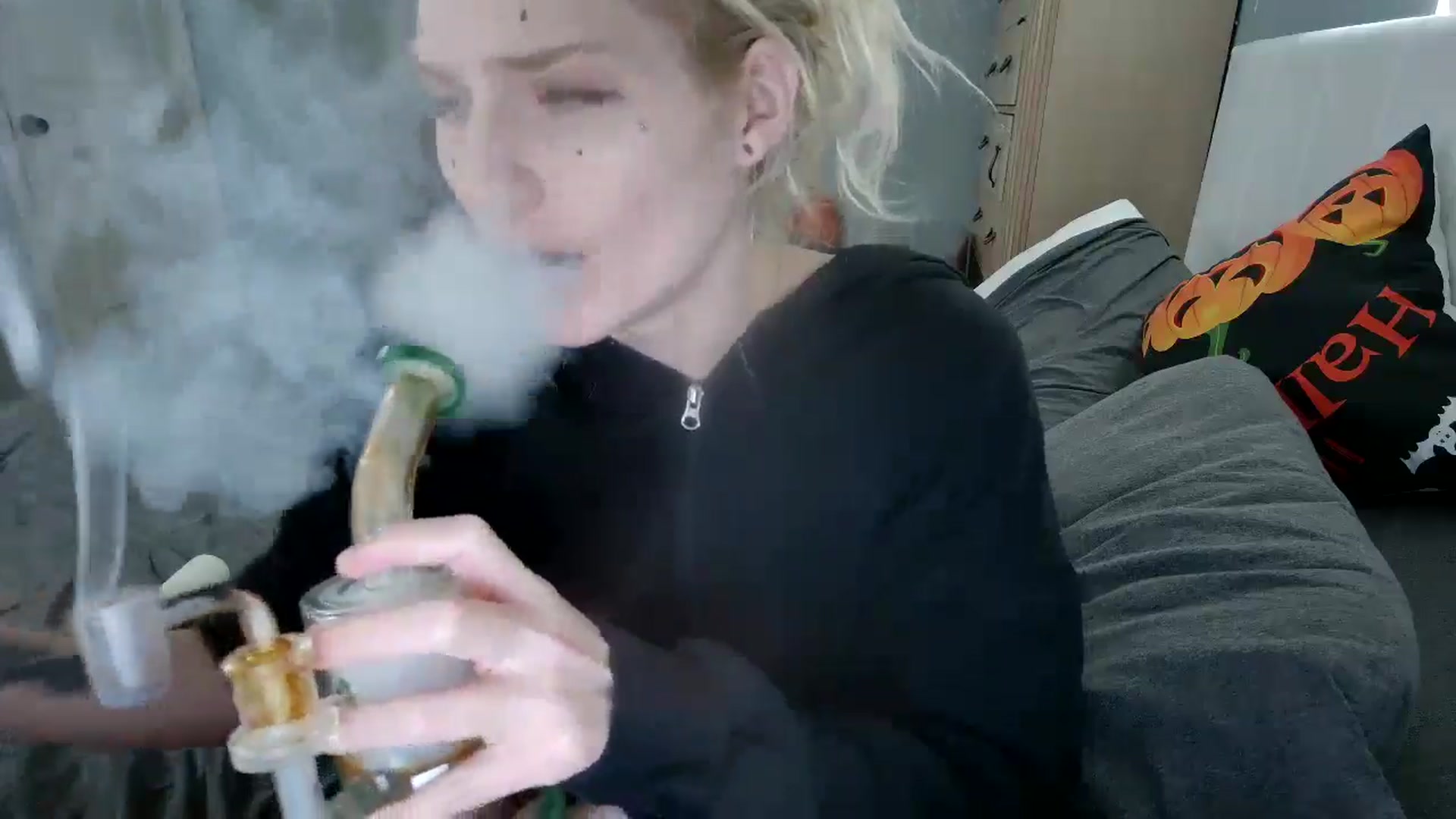 Gallery image thumbnail from DuckChan0's myfreecams stream on, 10/25/2024, 14:47 image 10 of 20