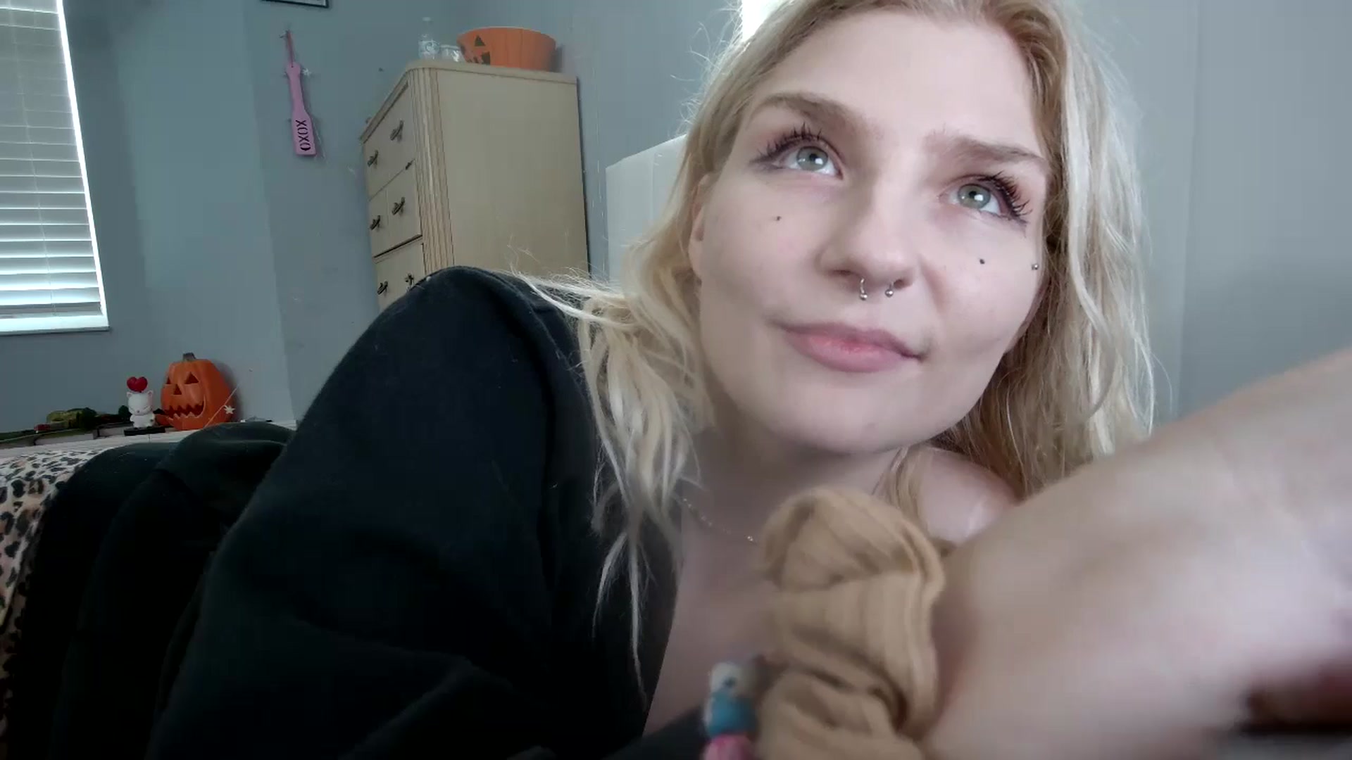 Gallery image thumbnail from DuckChan0's myfreecams stream on, 10/25/2024, 16:03 image 16 of 20