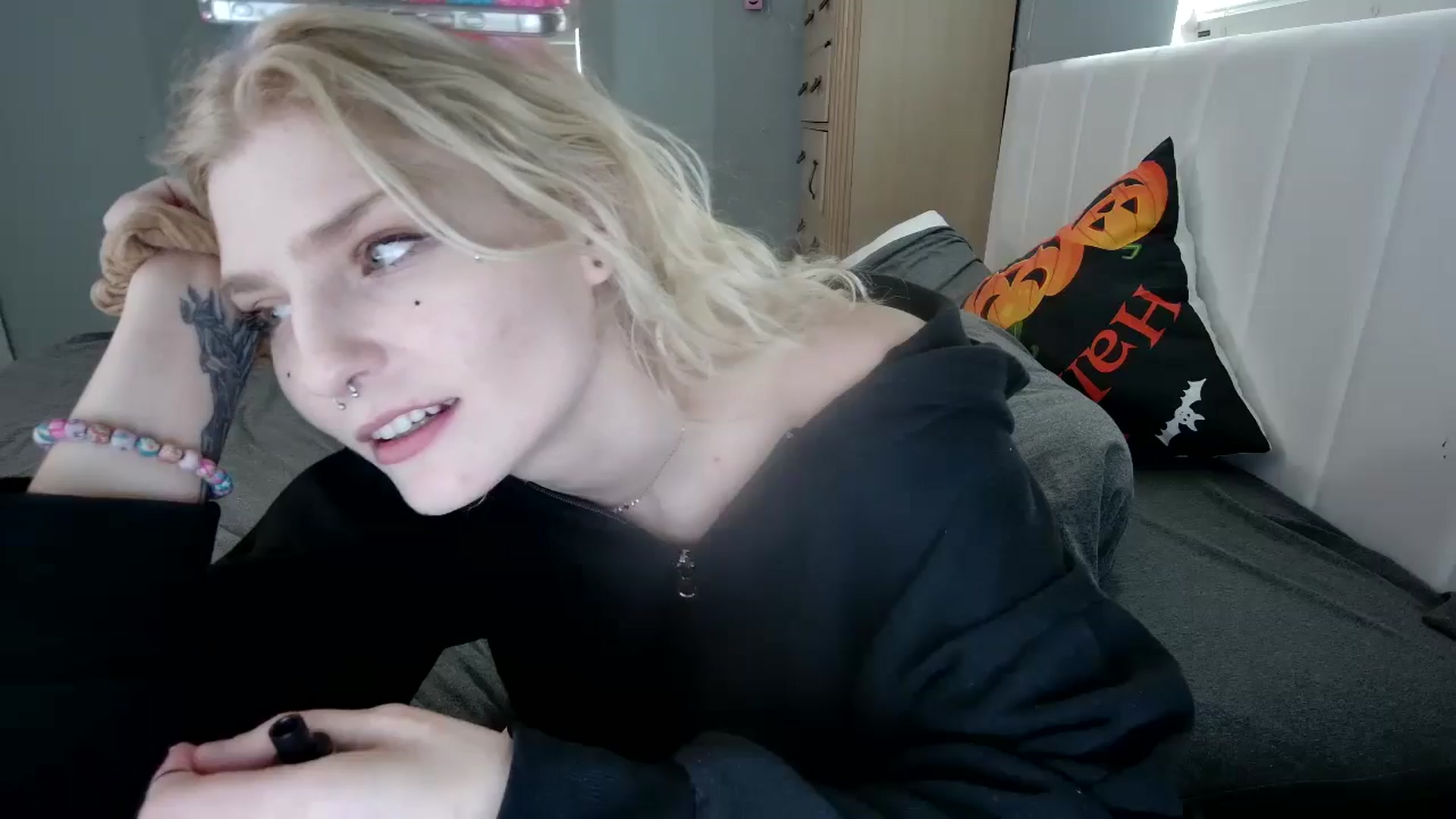 Gallery image thumbnail from DuckChan0's myfreecams stream on, 10/25/2024, 16:03 image 1 of 20