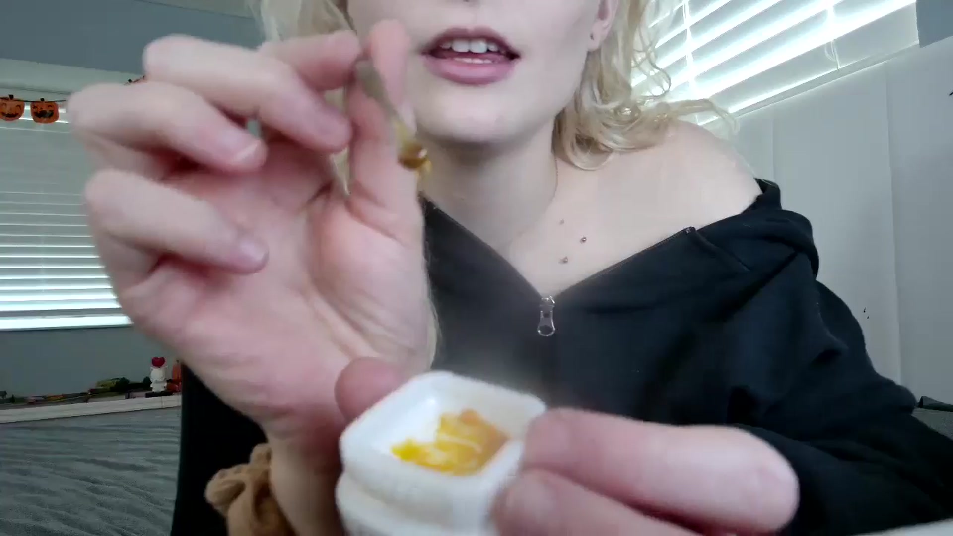 Gallery image thumbnail from DuckChan0's myfreecams stream on, 10/25/2024, 16:03 image 7 of 20