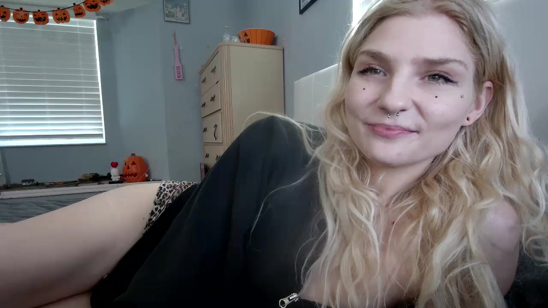 Gallery image thumbnail from DuckChan0's myfreecams stream on, 10/25/2024, 16:03 image 12 of 20