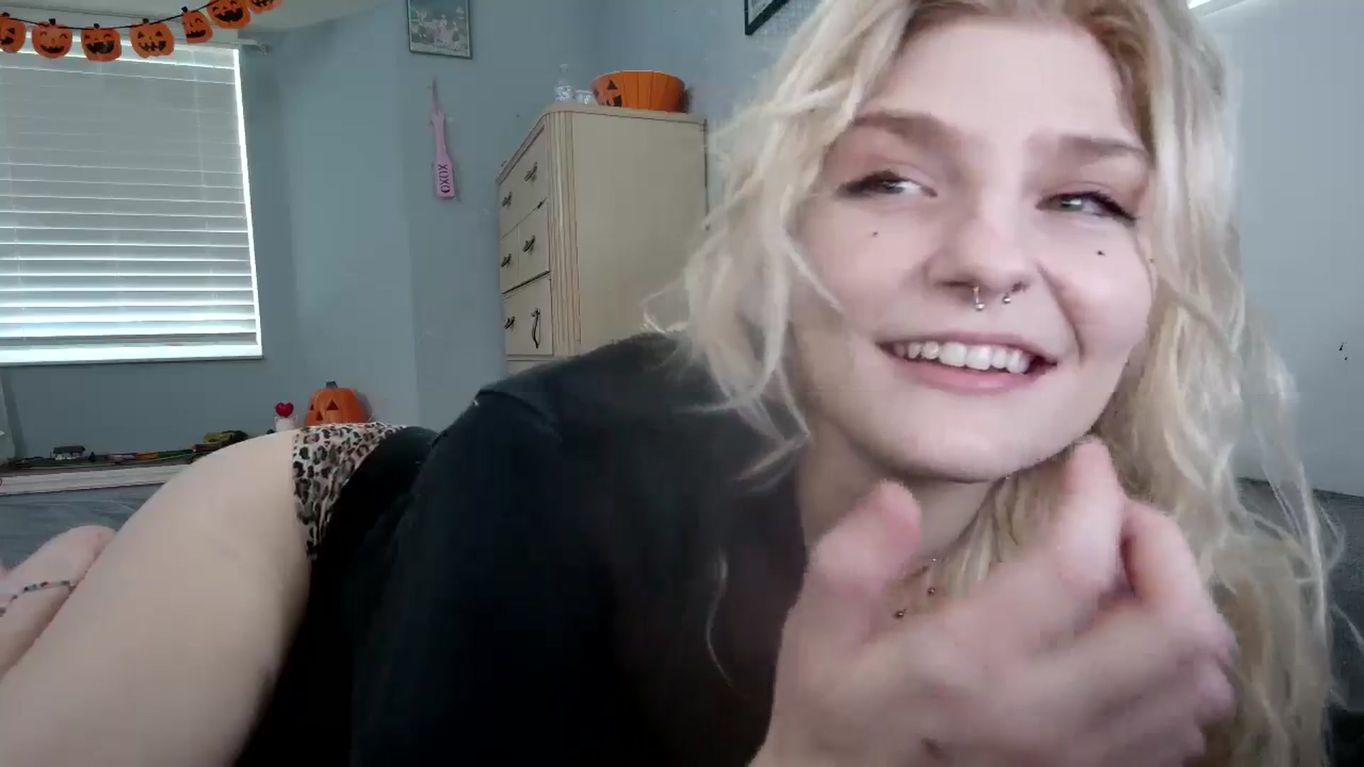 Gallery image thumbnail from DuckChan0's myfreecams stream on, 10/25/2024, 16:03 image 14 of 20