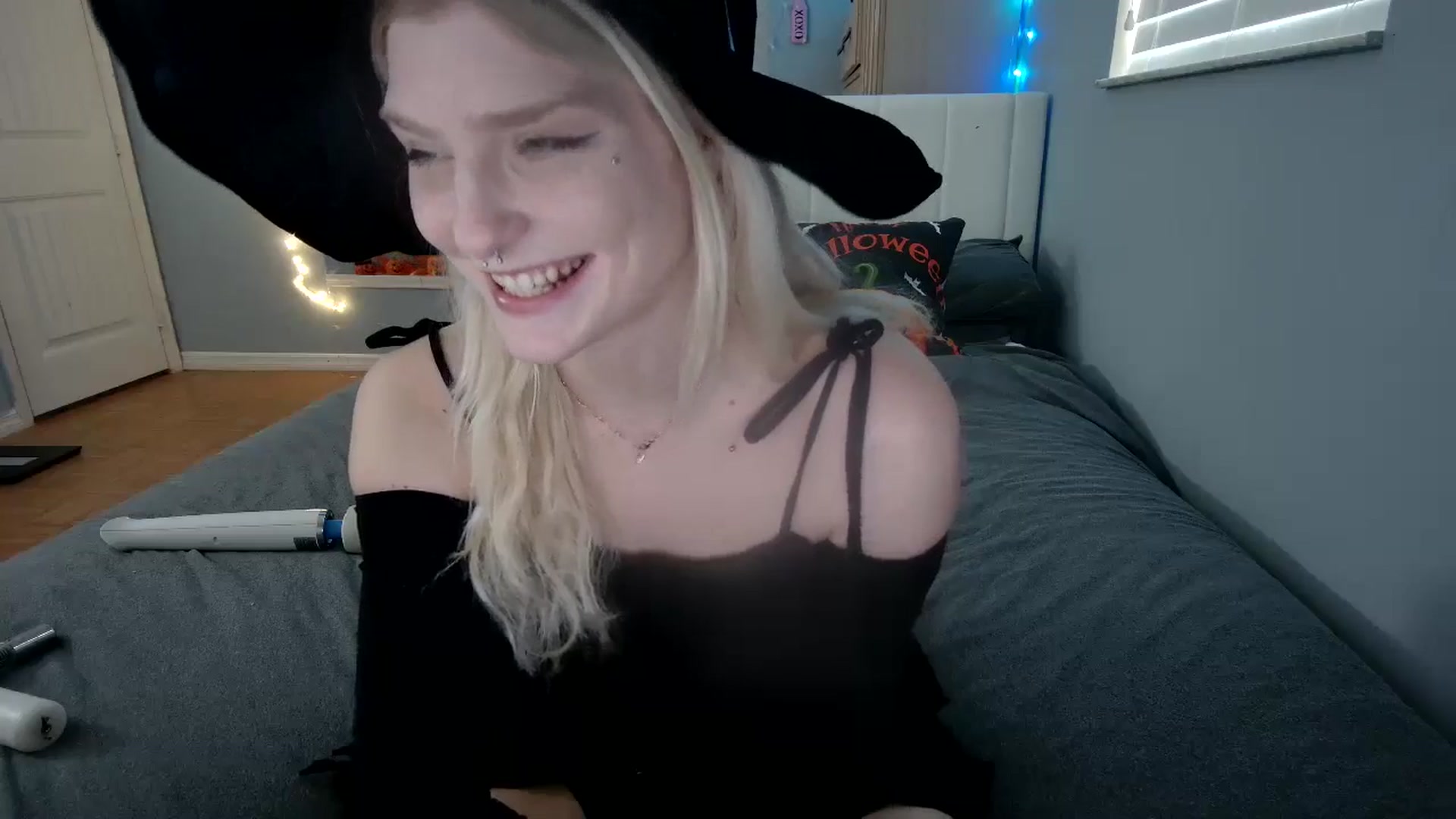 Gallery image thumbnail from DuckChan0's myfreecams stream on, 10/28/2024, 14:22 image 14 of 20