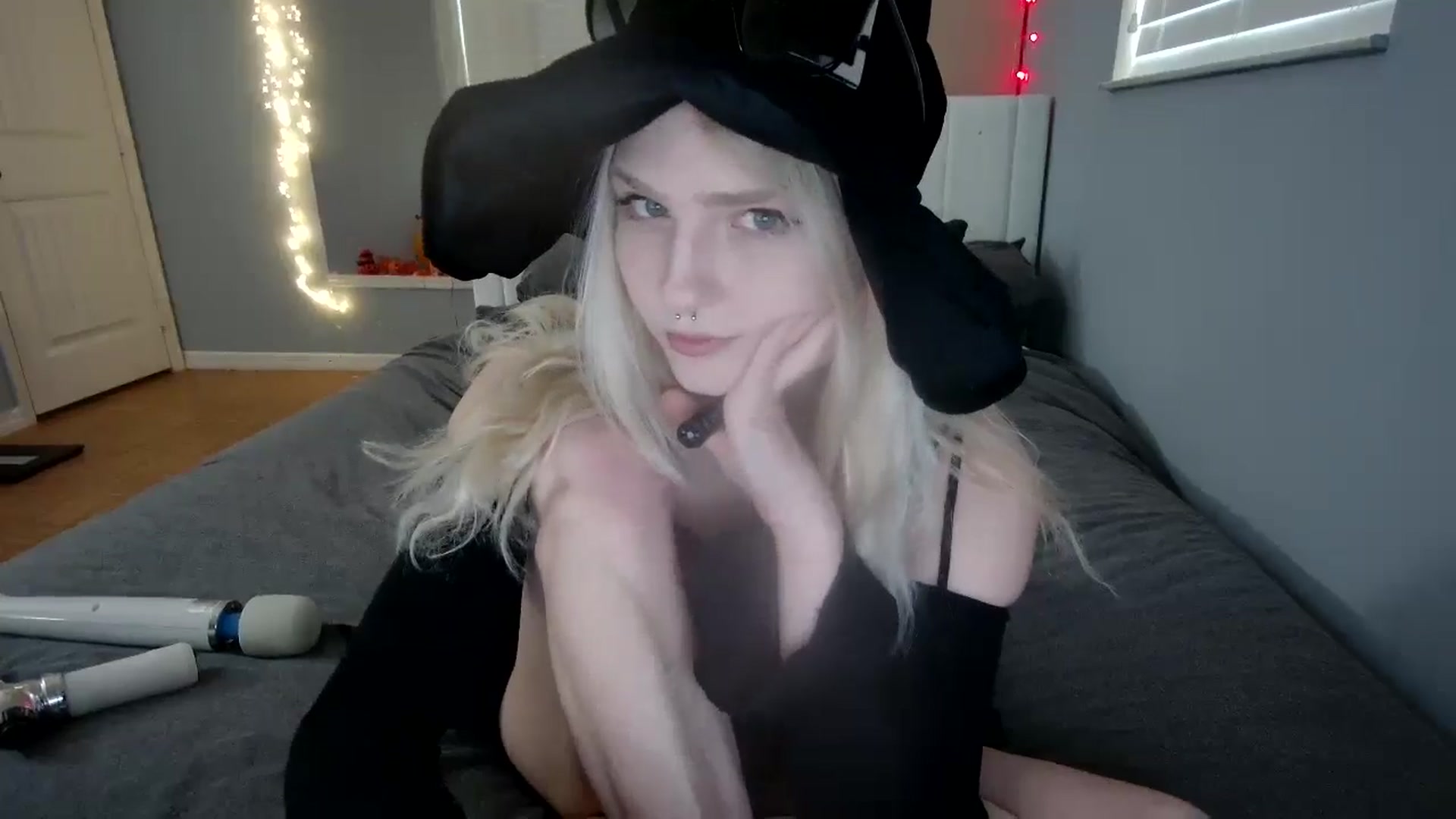 Gallery image thumbnail from DuckChan0's myfreecams stream on, 10/28/2024, 14:22 image 10 of 20