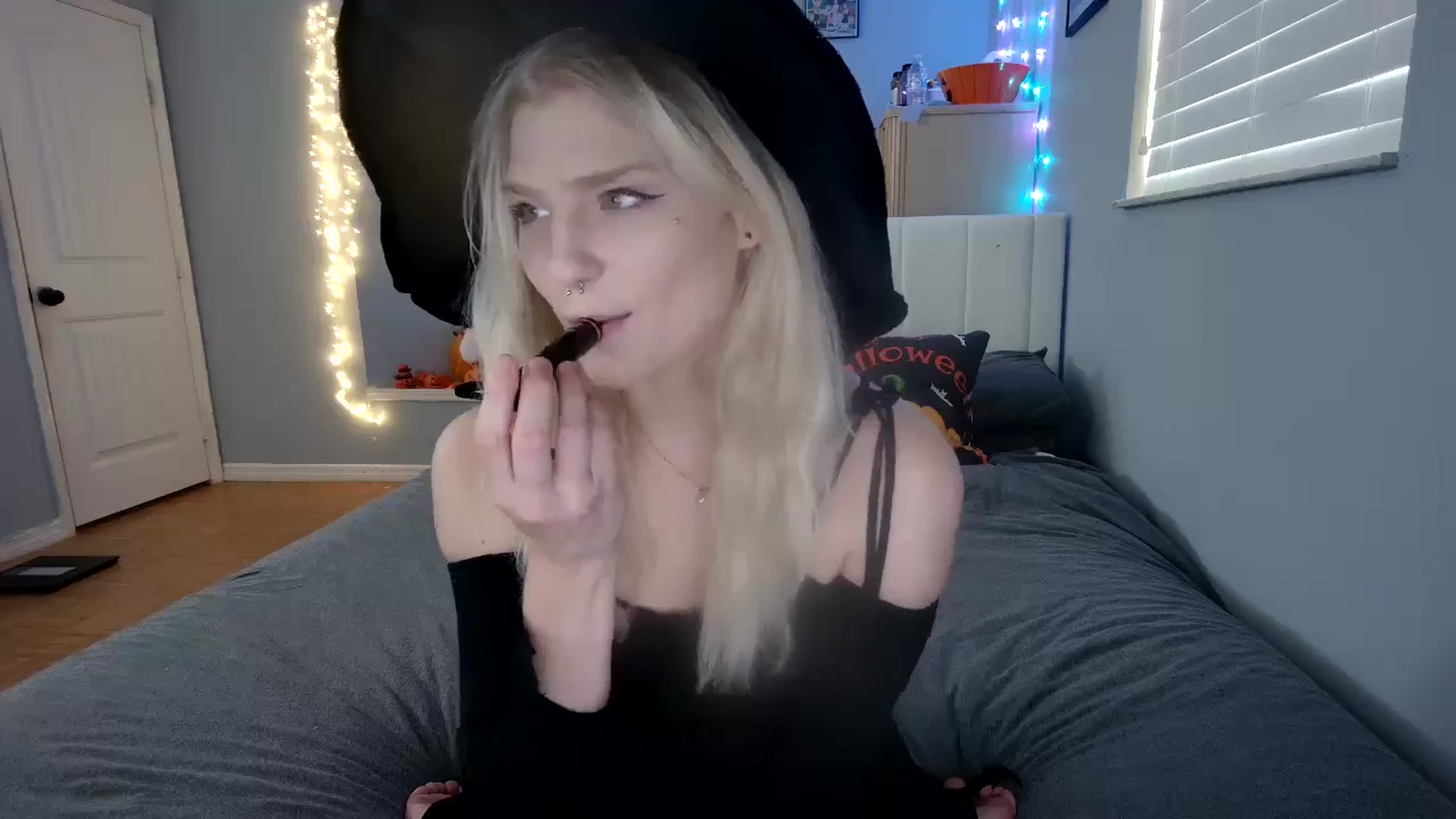 Gallery image thumbnail from DuckChan0's myfreecams stream on, 10/28/2024, 14:22 image 6 of 20