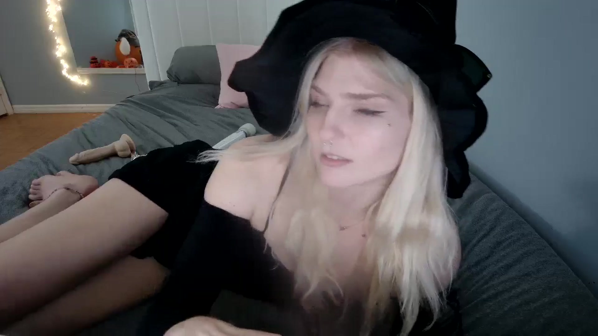 Gallery image thumbnail from DuckChan0's myfreecams stream on, 10/28/2024, 15:27 image 9 of 20