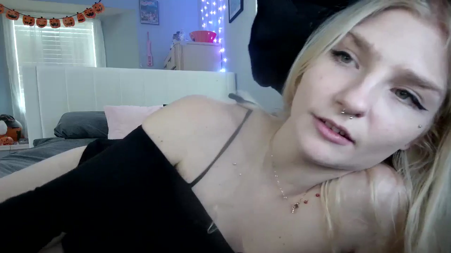 Gallery image thumbnail from DuckChan0's myfreecams stream on, 10/28/2024, 15:27 image 18 of 20