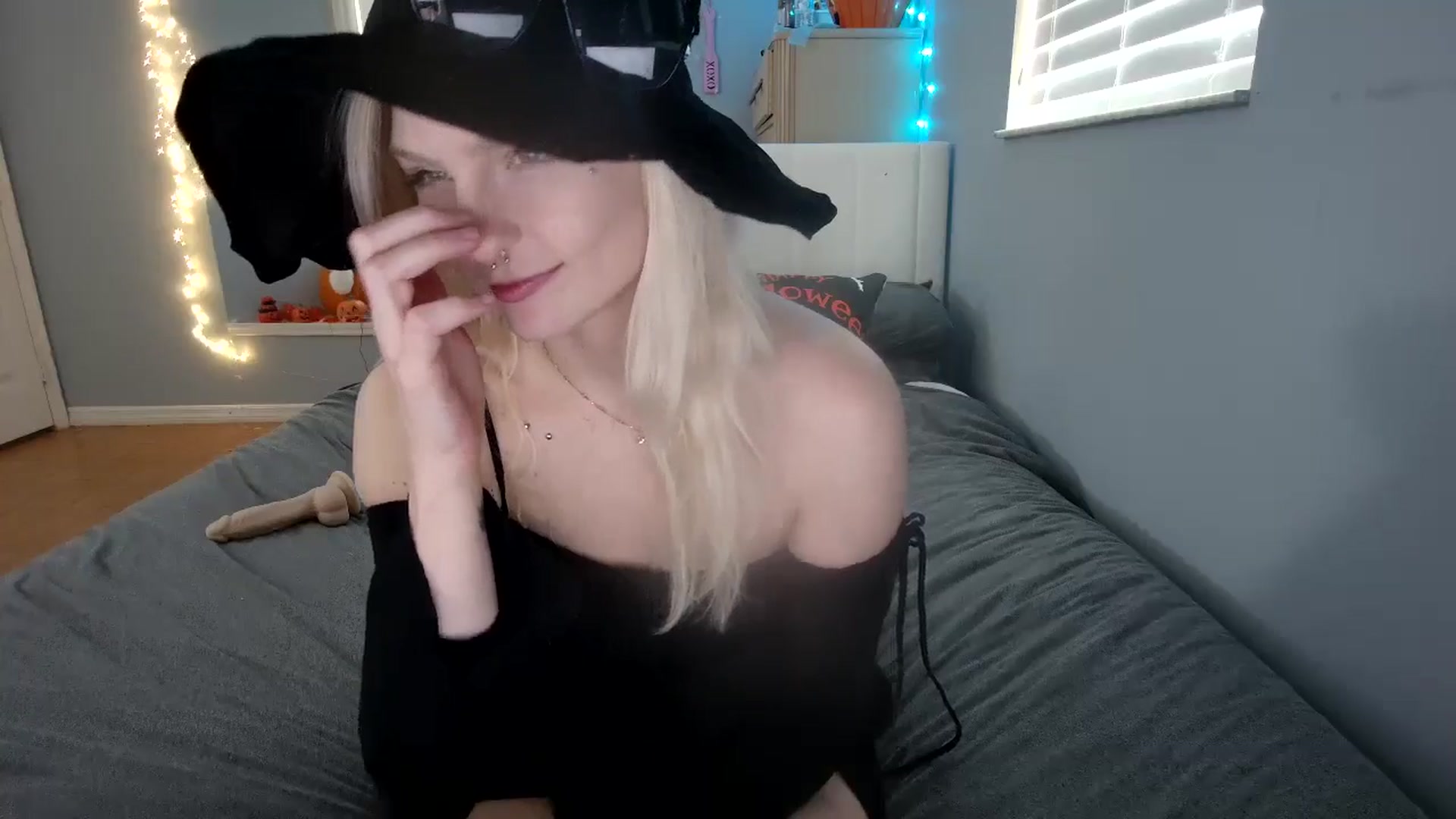 Gallery image thumbnail from DuckChan0's myfreecams stream on, 10/28/2024, 15:27 image 11 of 20
