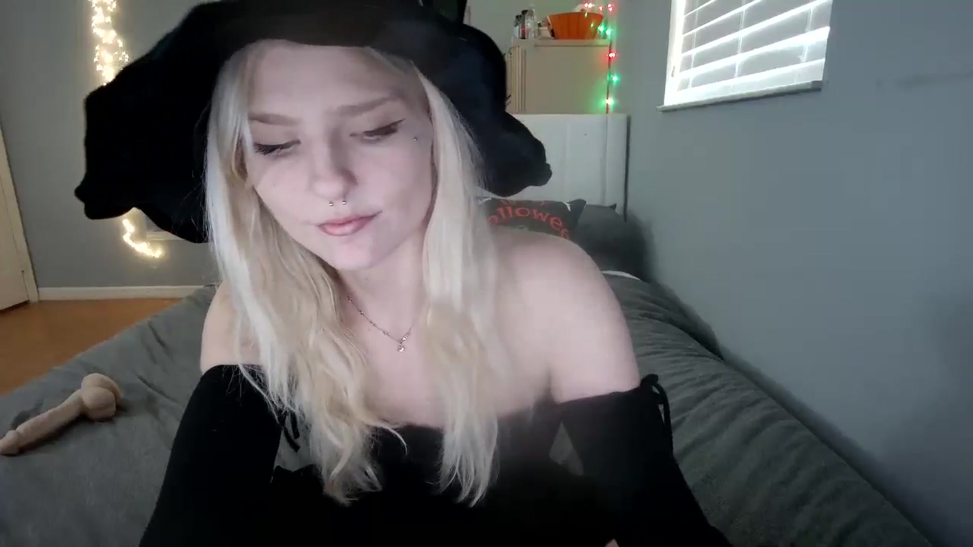 Gallery image thumbnail from DuckChan0's myfreecams stream on, 10/28/2024, 15:27 image 5 of 20