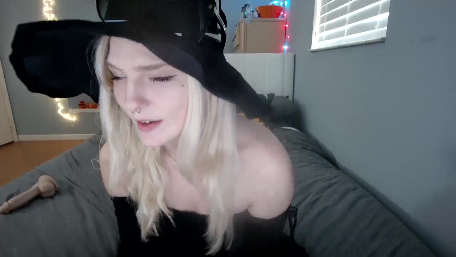 Gallery image thumbnail from DuckChan0's myfreecams stream on, 10/28/2024, 15:27 image 4 of 20