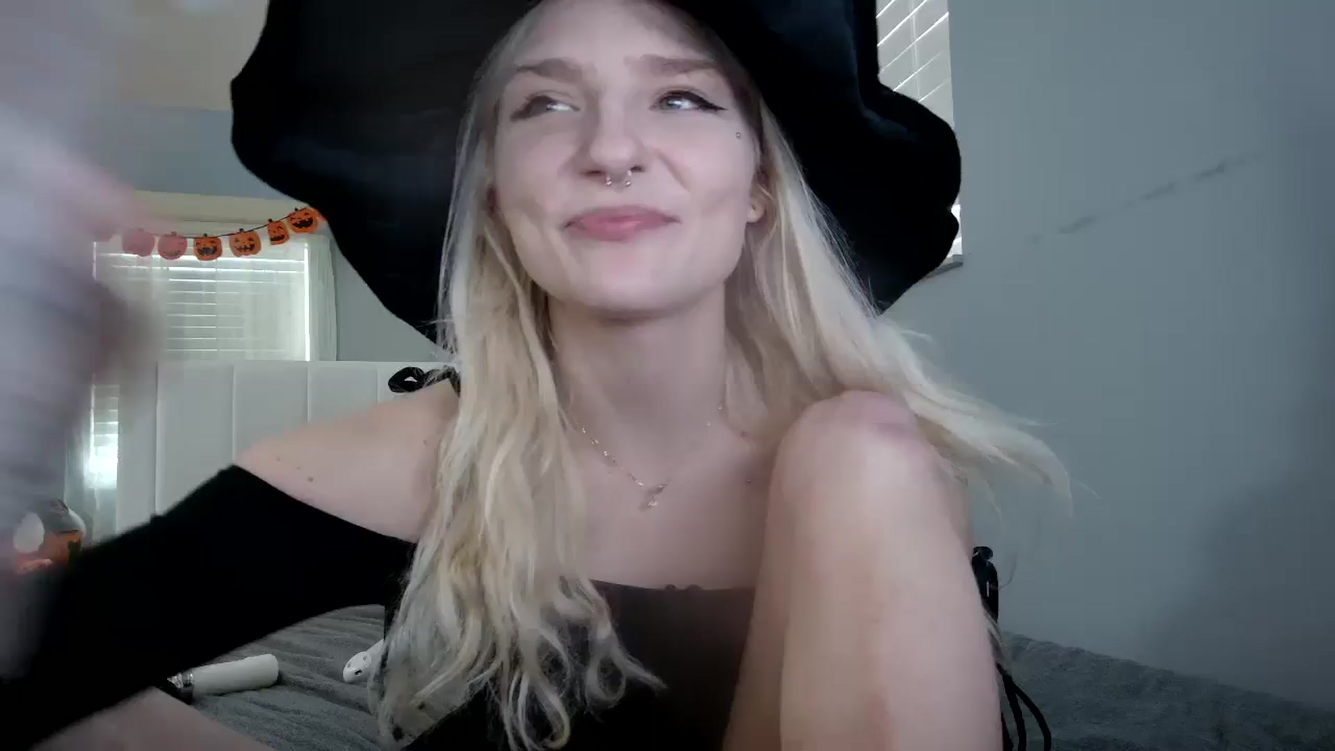 Gallery image thumbnail from DuckChan0's myfreecams stream on, 10/28/2024, 15:27 image 1 of 20