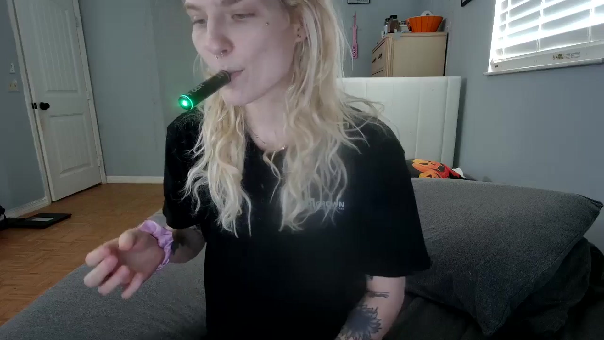 Gallery image thumbnail from DuckChan0's myfreecams stream on, 10/29/2024, 14:25 image 6 of 20