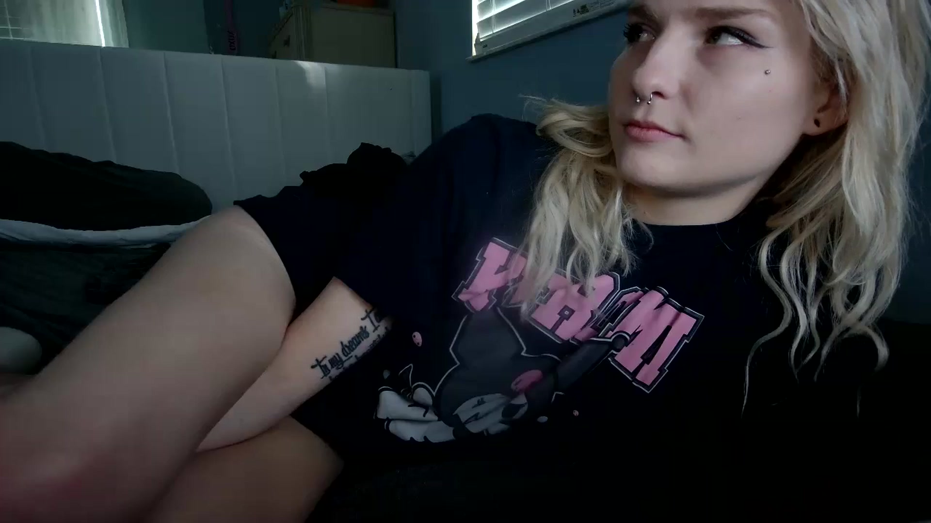 Gallery image thumbnail from DuckChan0's myfreecams stream on, 10/29/2024, 15:29 image 15 of 20