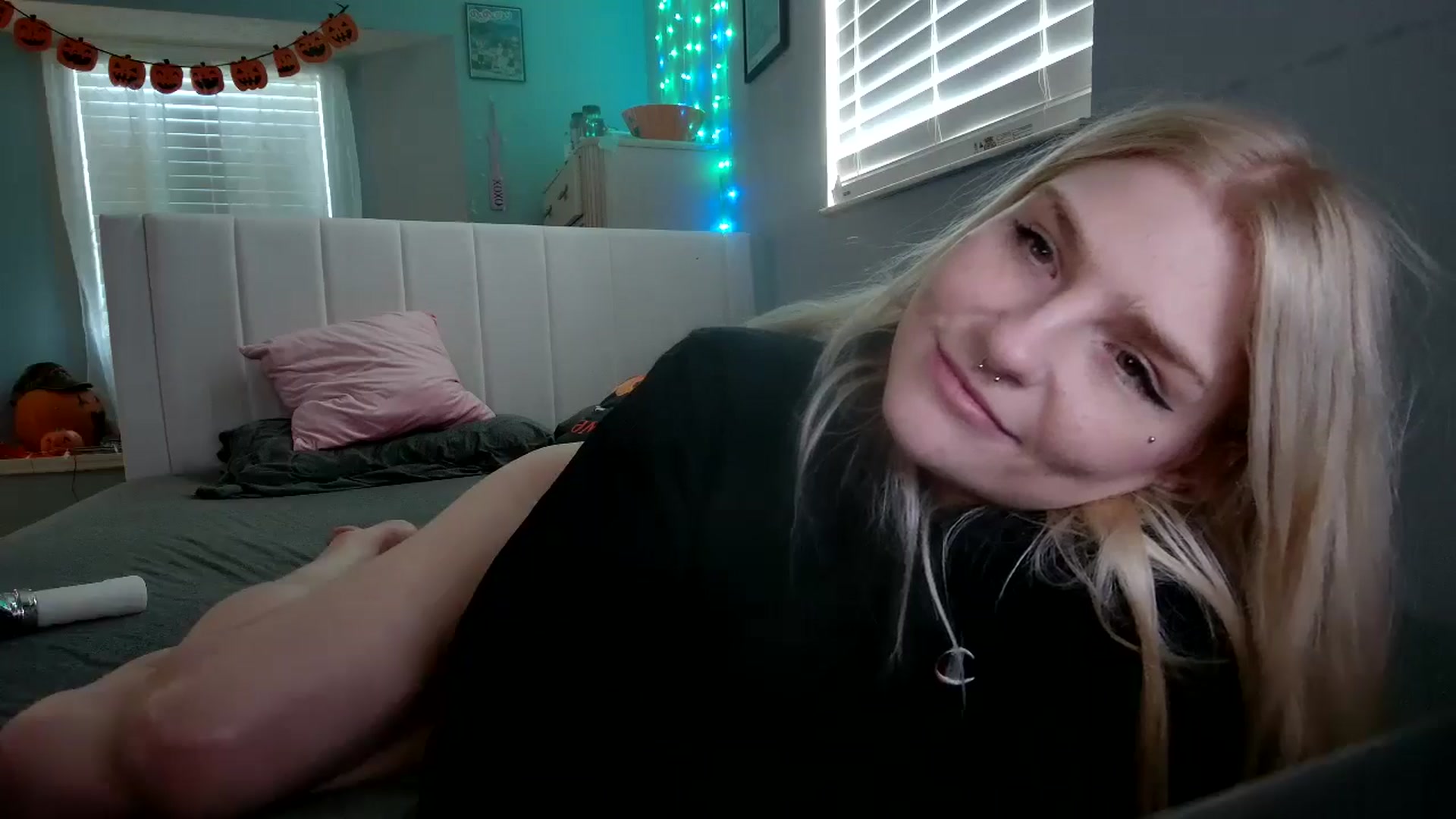 Gallery image thumbnail from DuckChan0's myfreecams stream on, 10/30/2024, 14:36 image 18 of 20