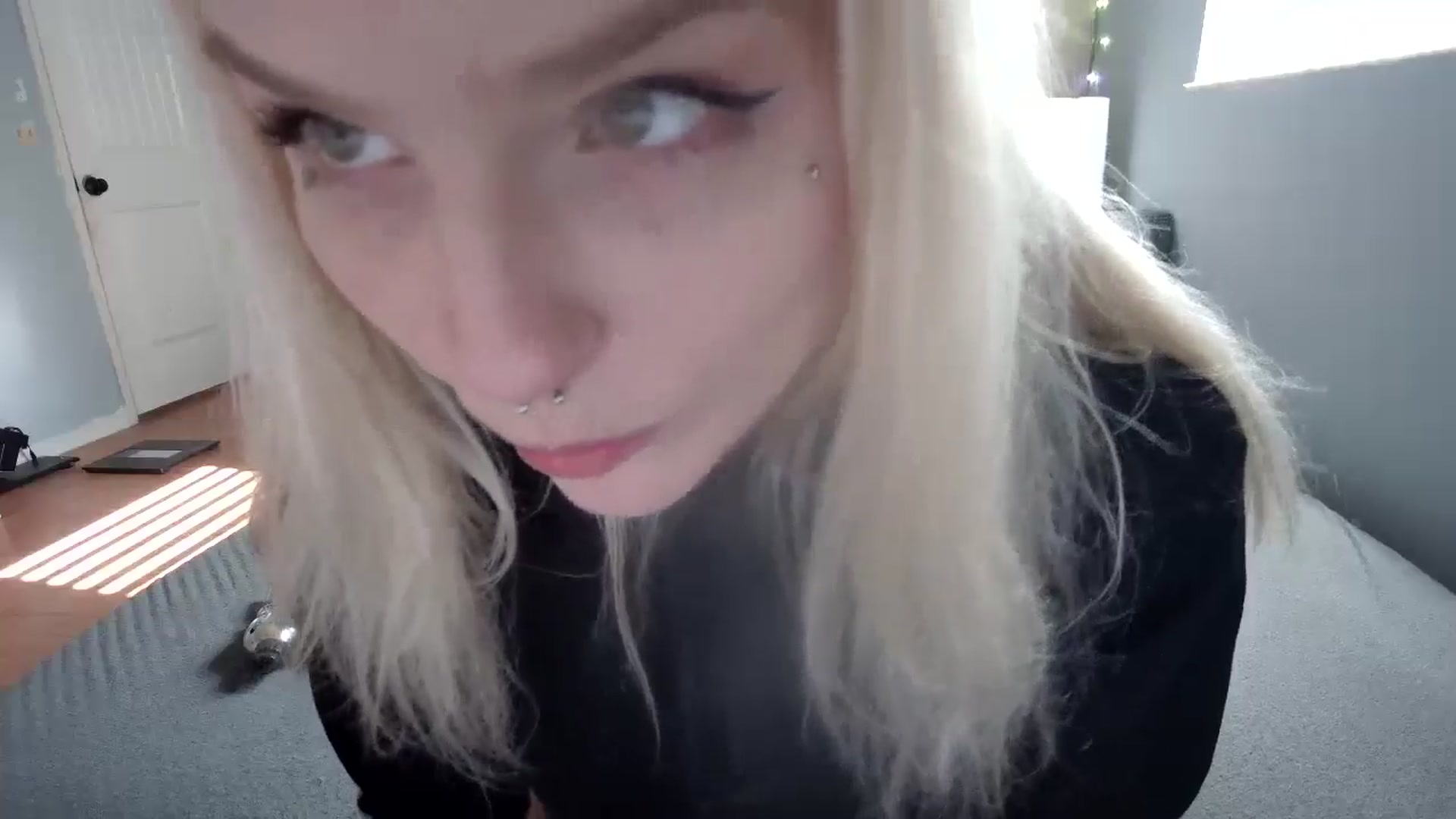 Gallery image thumbnail from DuckChan0's myfreecams stream on, 10/30/2024, 14:36 image 9 of 20