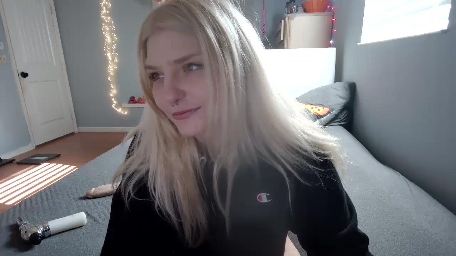 Gallery image thumbnail from DuckChan0's myfreecams stream on, 10/30/2024, 14:36 image 6 of 20